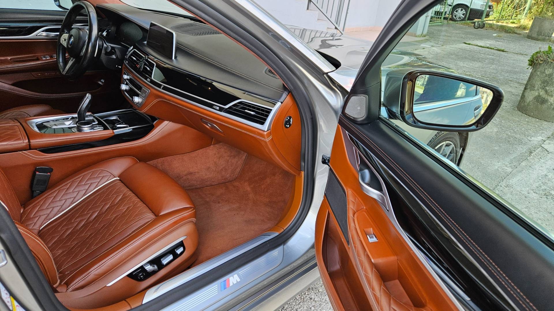 BMW Rad 7 750d xDrive A/T – Obrázok 42