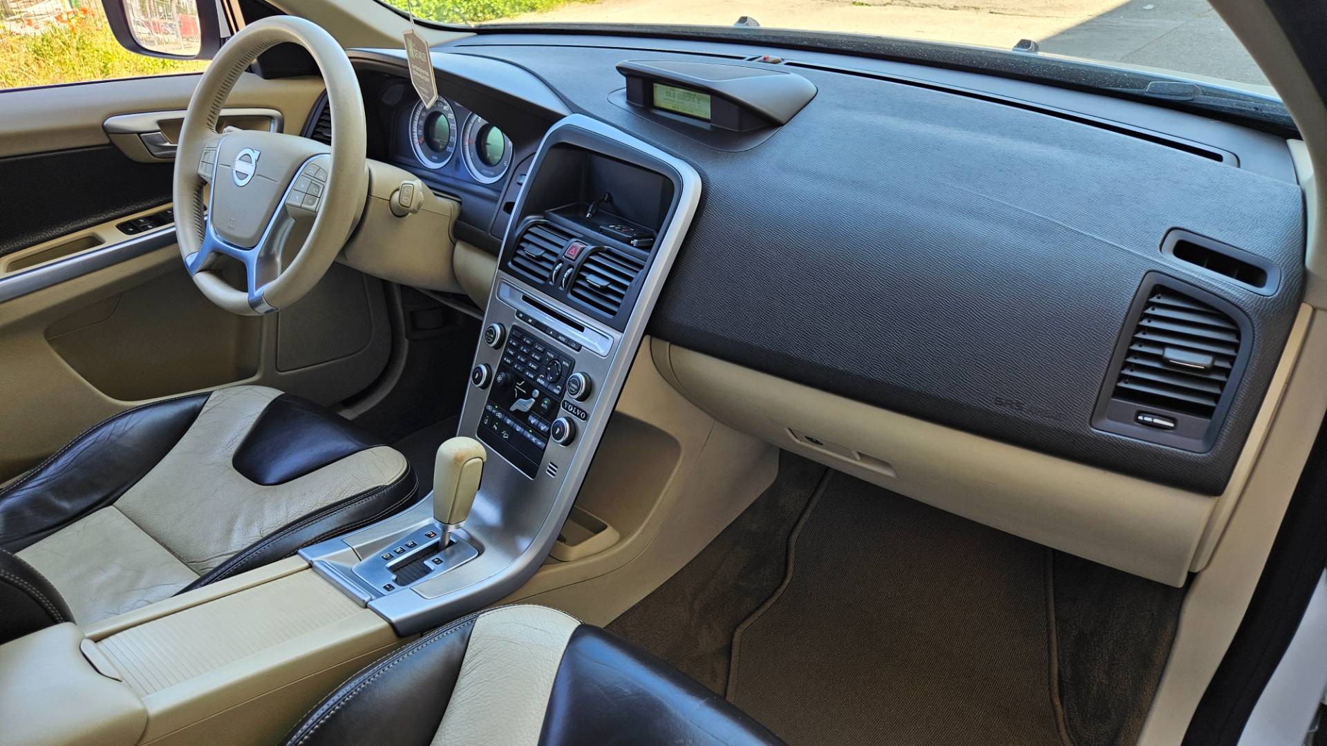 Volvo XC60 D5 (151kW) AWD Summum Geartronic – Obrázok 28