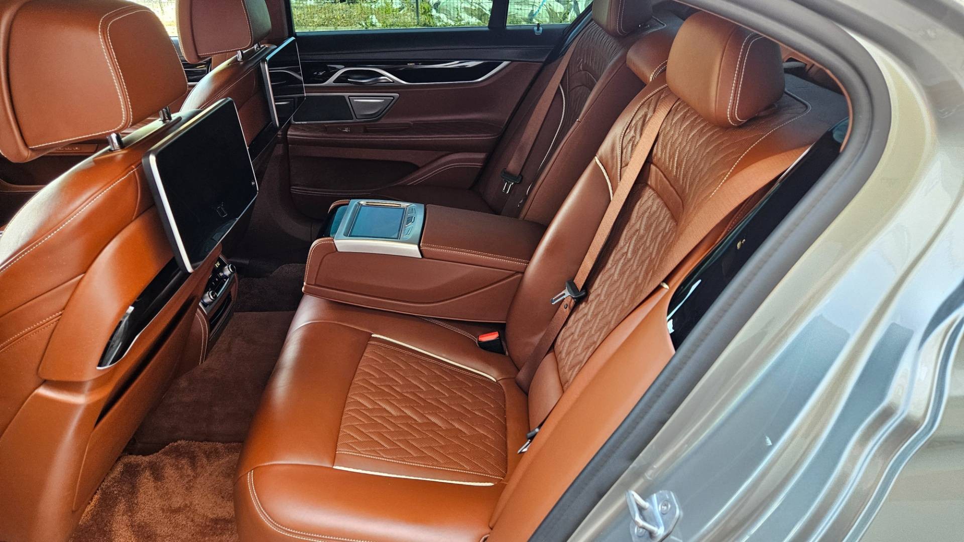 BMW Rad 7 750d xDrive A/T – Obrázok 27