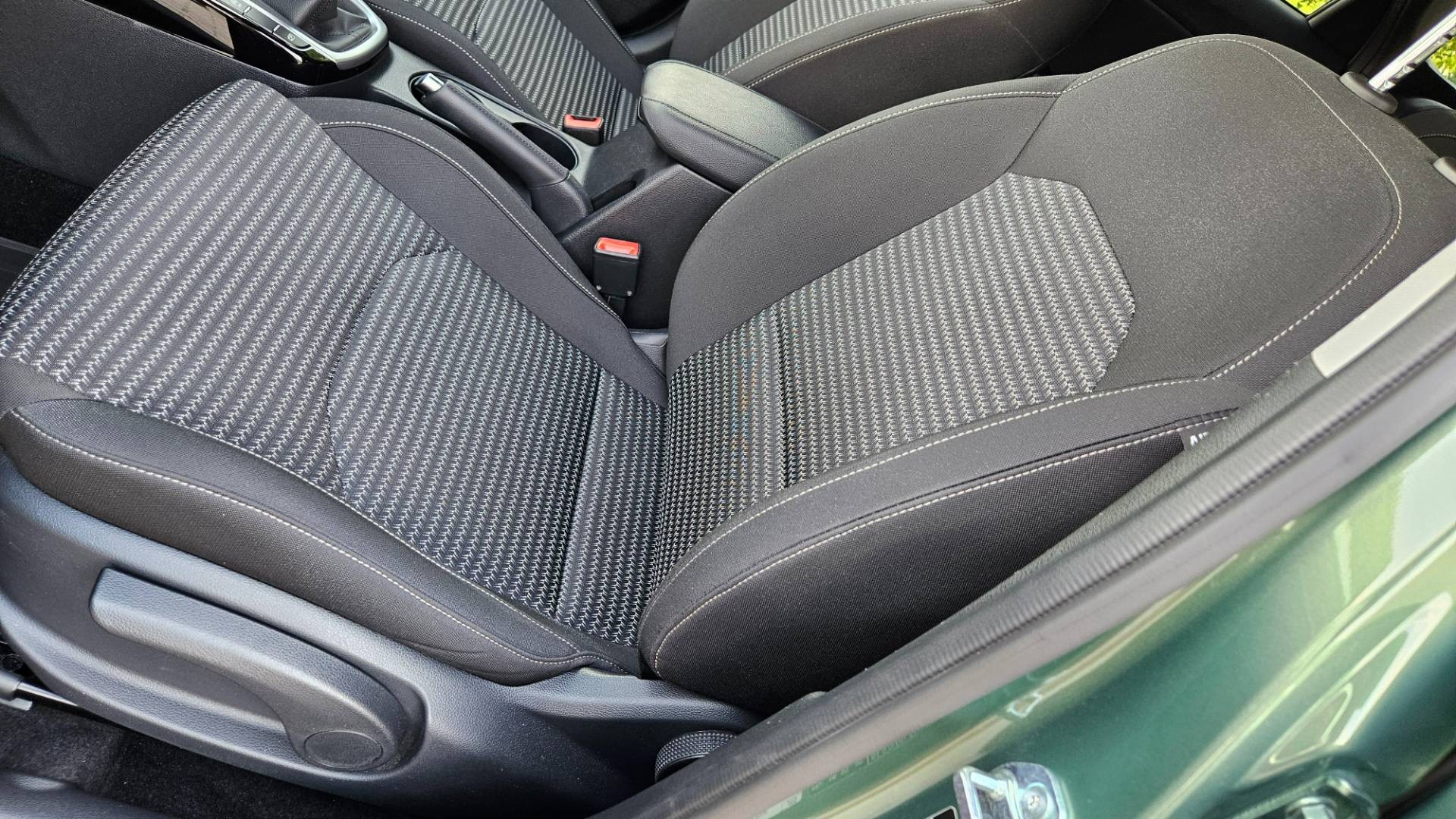 Kia Ceed SW 1.5 T-GDi Gold – Obrázok 18