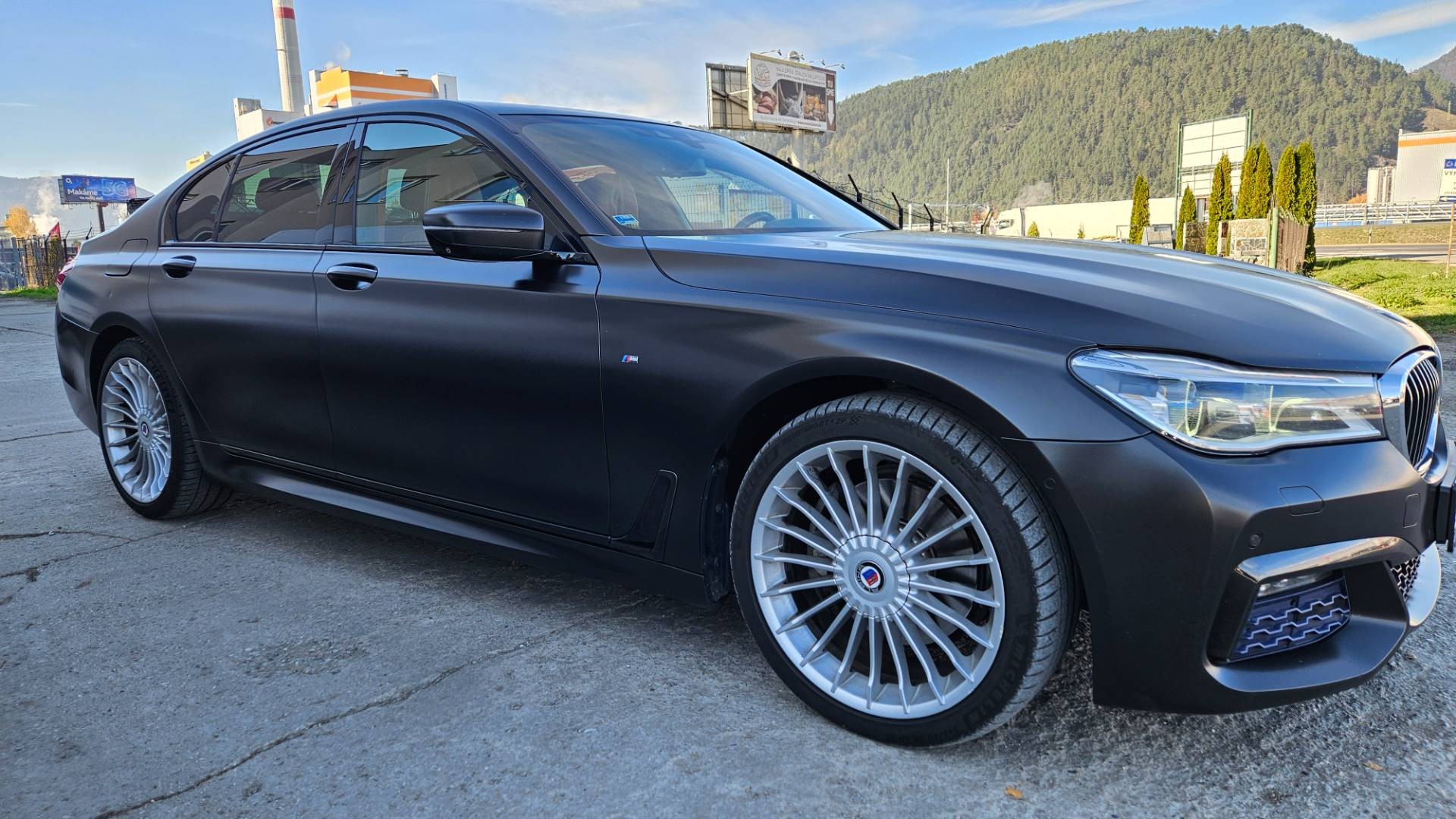 BMW Rad 7 740d xDrive M-PACKET individual – Obrázok 4