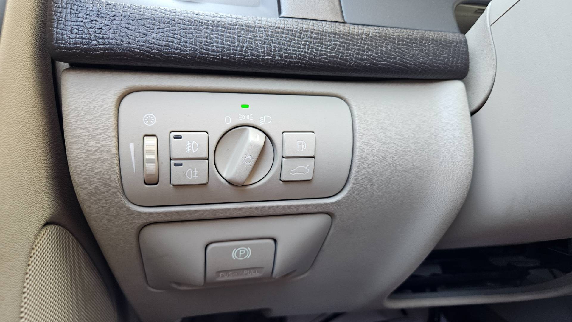 Volvo XC60 D5 (151kW) AWD Summum Geartronic – Obrázok 35