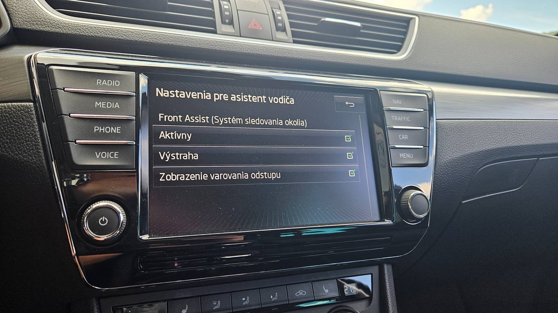 Škoda Superb 2.0 TDI 190k 4x4 Style DSG EU6 – Obrázok 38