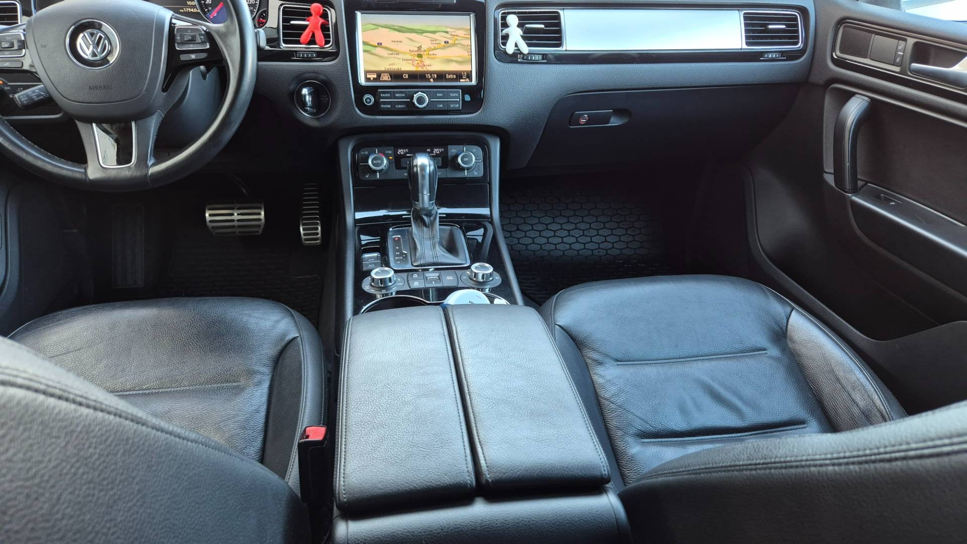 Volkswagen Touareg II 3.0 V6 TDI 240k BMT Premium 4XMOTION – Obrázok 21