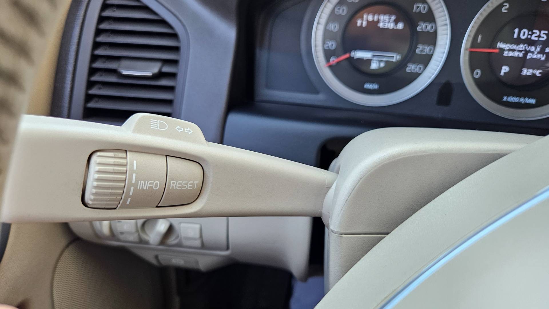 Volvo XC60 D5 (151kW) AWD Summum Geartronic – Obrázok 33