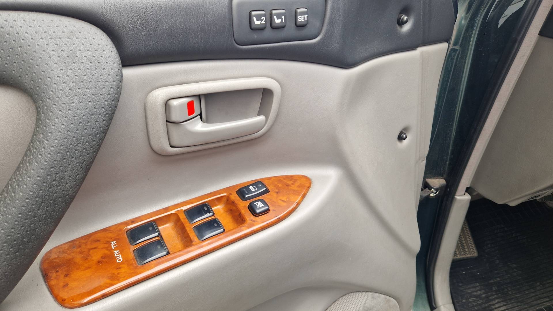 Toyota Land Cruiser 100 4.2 TD Luxor A/T – Obrázok 32