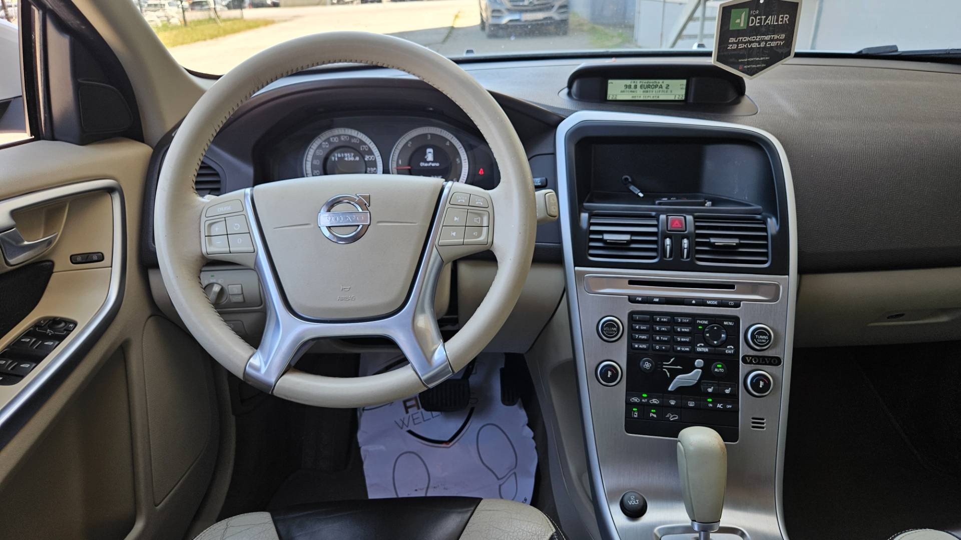 Volvo XC60 D5 (151kW) AWD Summum Geartronic – Obrázok 18