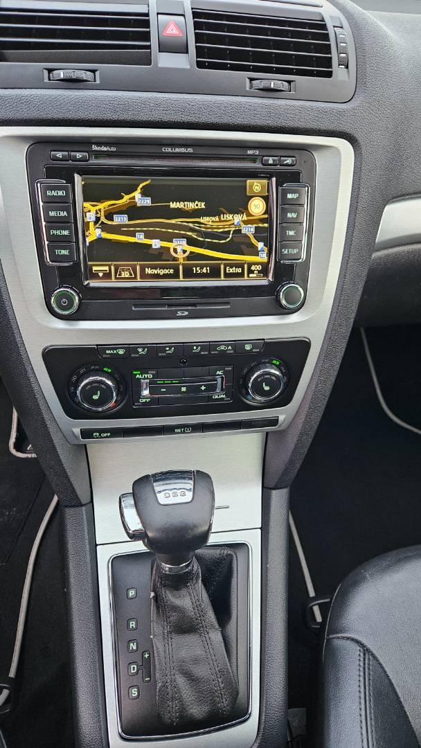 Škoda Octavia Combi 2.0 TDI CR DPF RS DSG – Obrázok 19