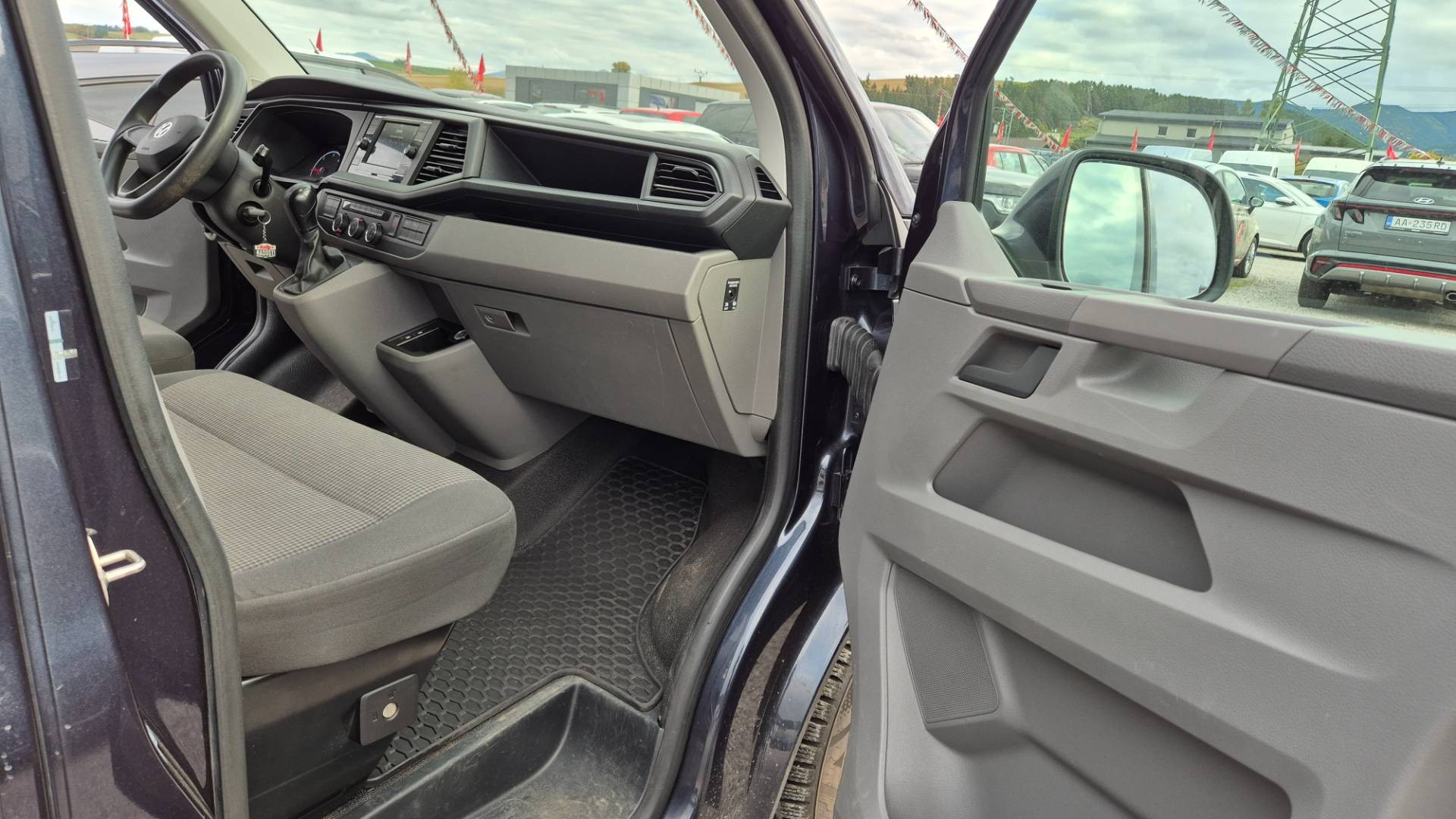 Volkswagen T6 Transporter 2.0 TDI 110KW 150 PS DSG 9 miest – Obrázok 26