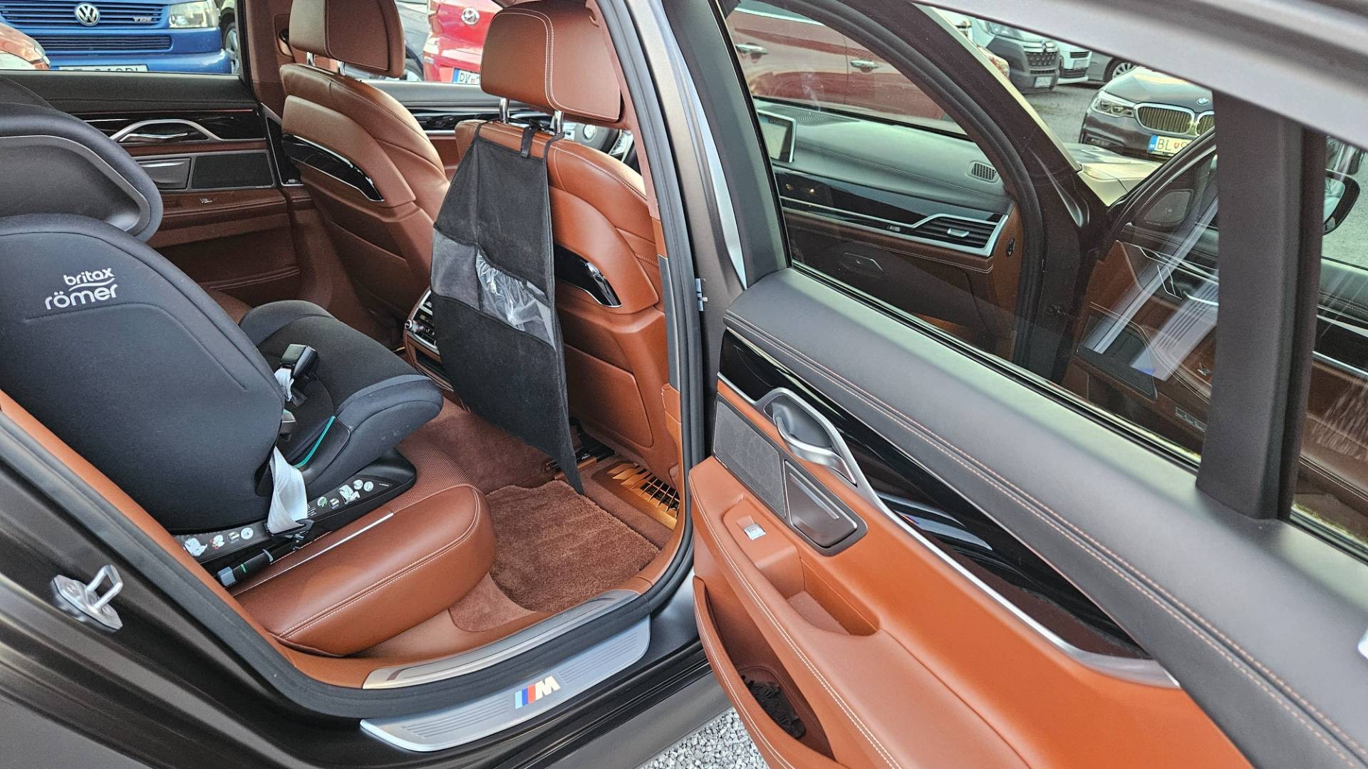 BMW Rad 7 740d xDrive M-PACKET individual – Obrázok 38