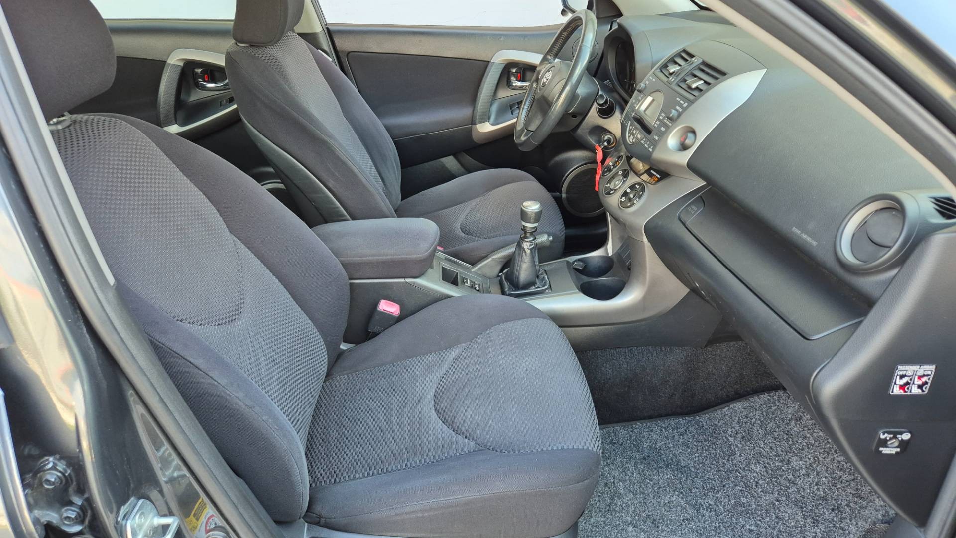 Toyota RAV4 2.2 D-4D 135 Base – Obrázok 35