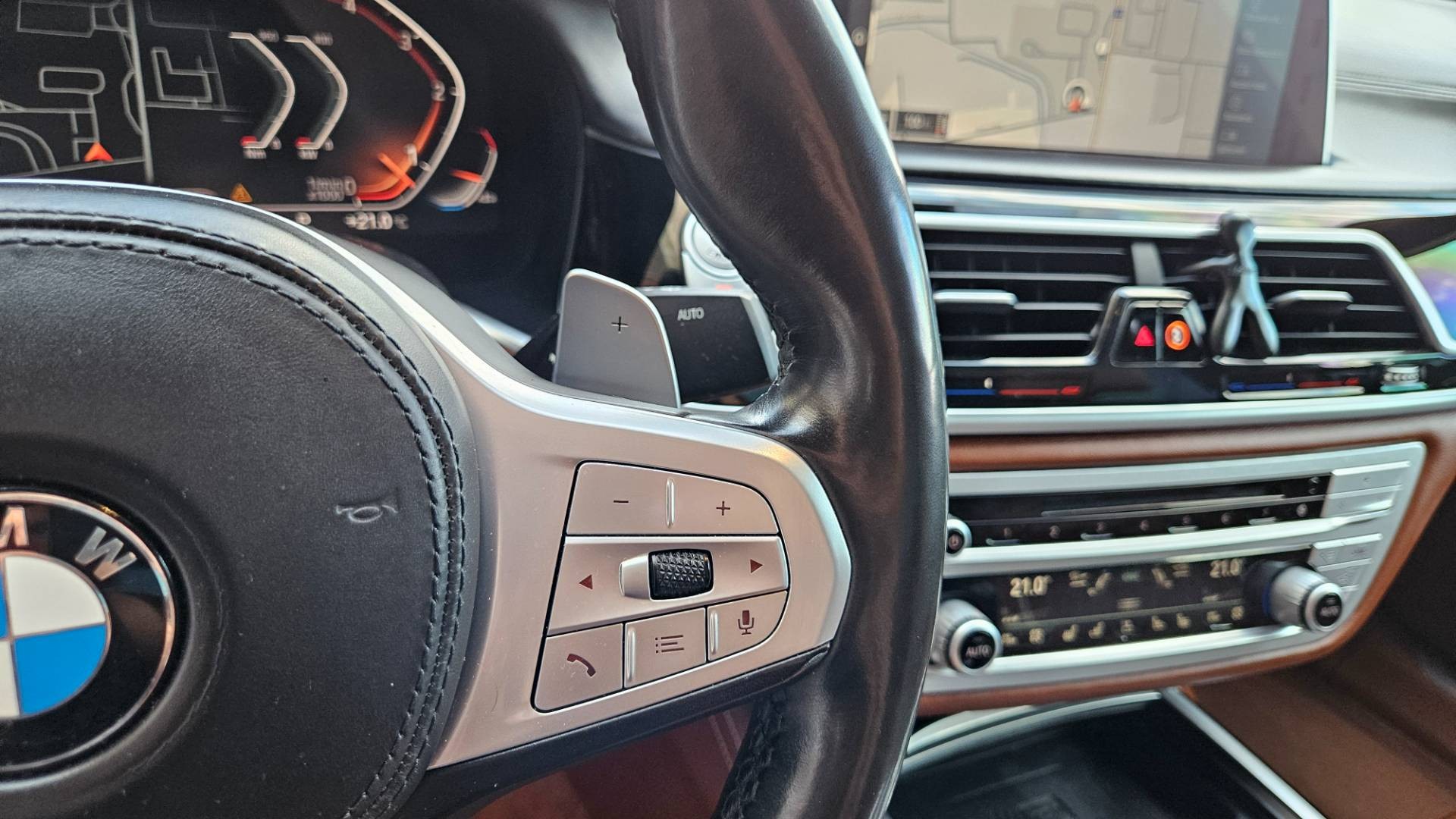 BMW Rad 7 750d xDrive A/T – Obrázok 48