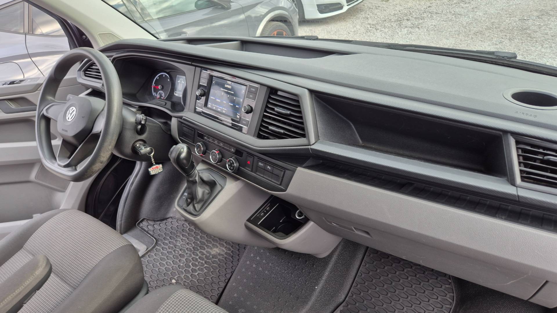 Volkswagen T6 Transporter 2.0 TDI 110KW 150 PS DSG 9 miest – Obrázok 28