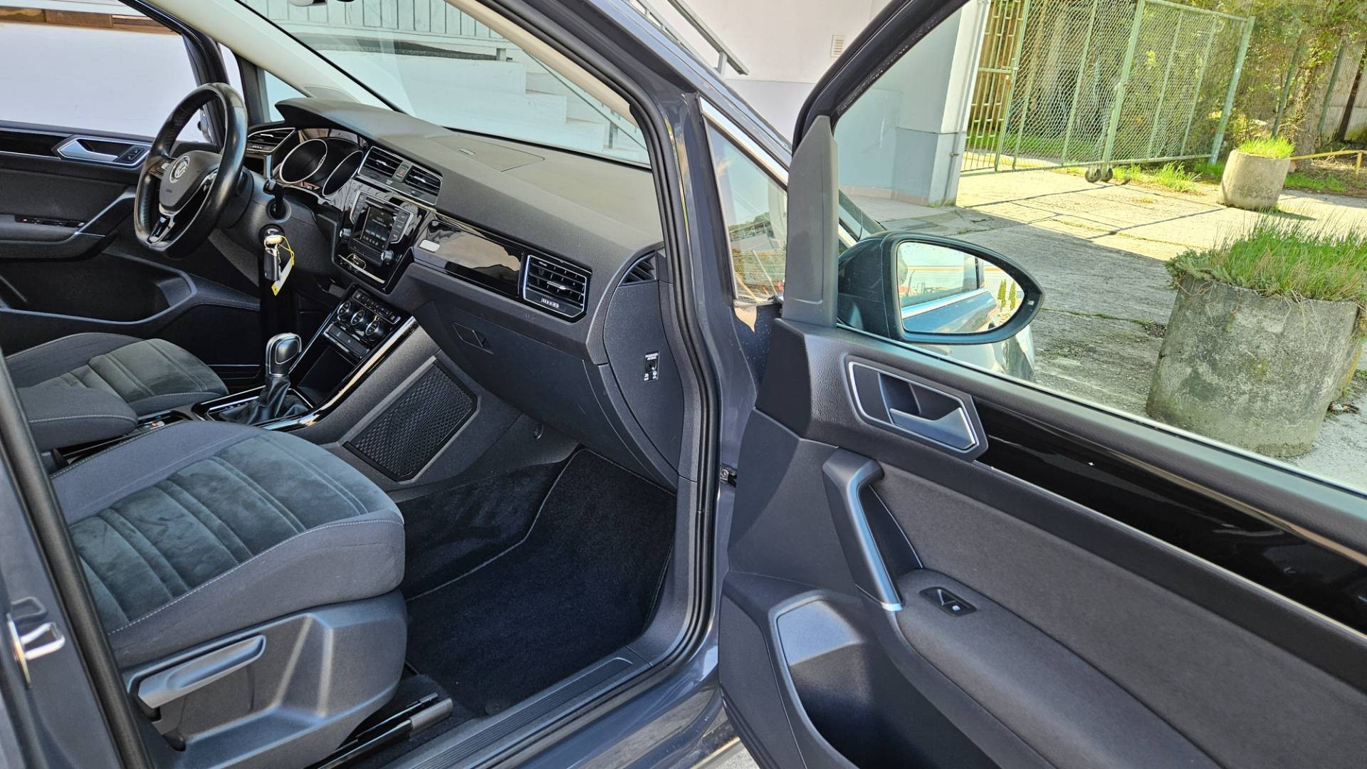 Volkswagen Touran 2.0 TDI SCR BMT 190k Highline DSG EU6 – Obrázok 29