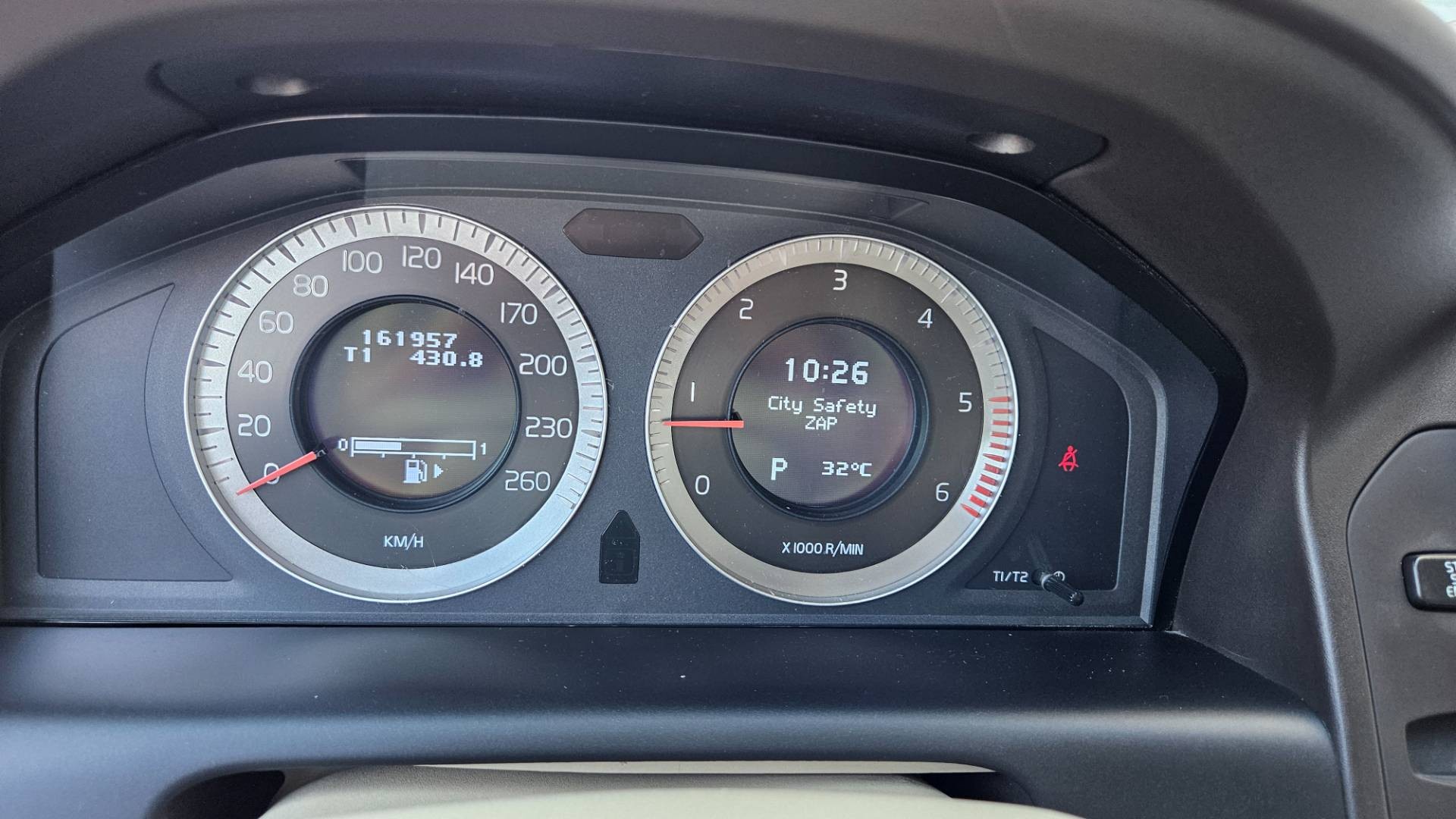 Volvo XC60 D5 (151kW) AWD Summum Geartronic – Obrázok 34