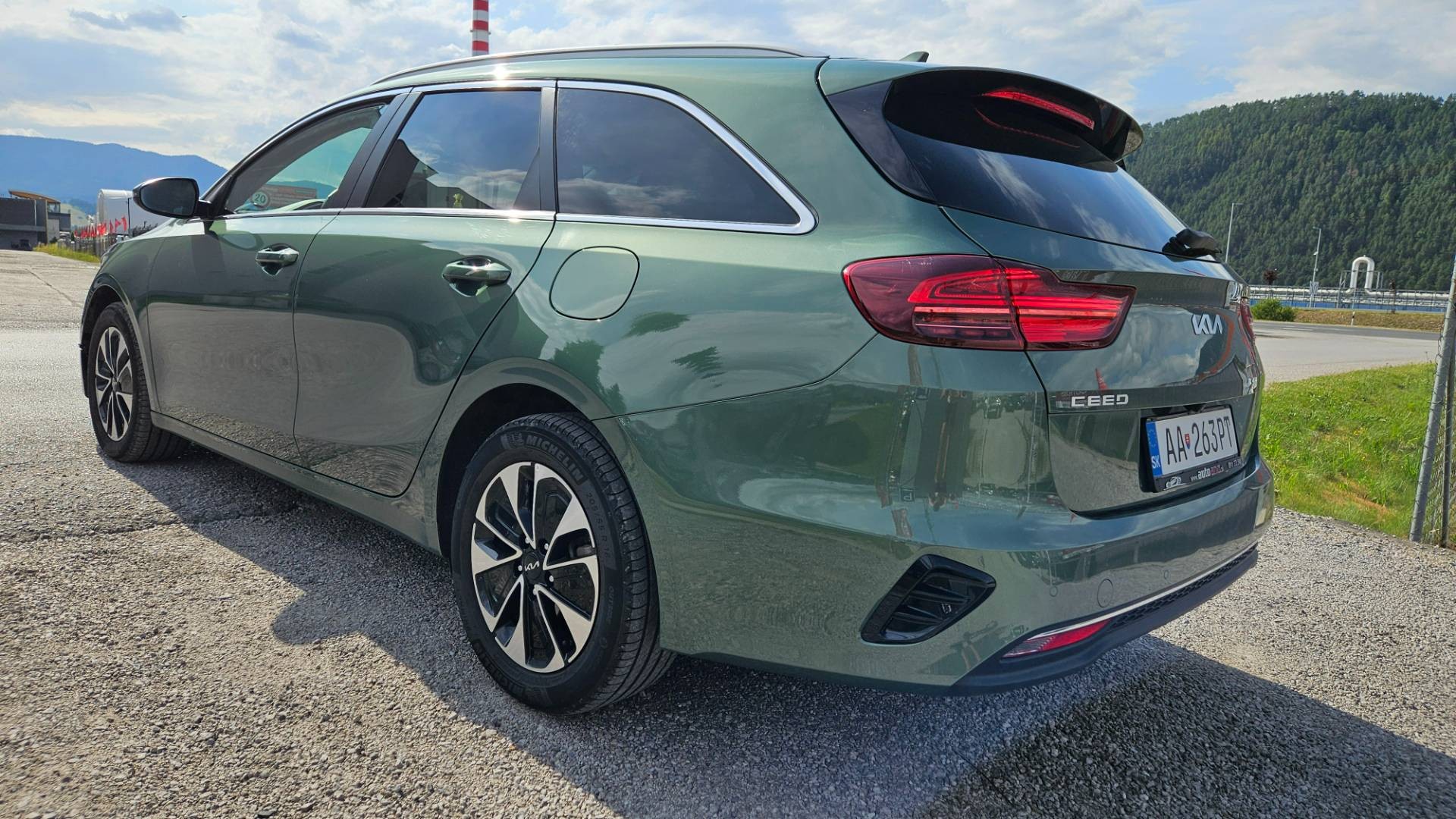 Kia Ceed SW 1.5 T-GDi Gold – Obrázok 7