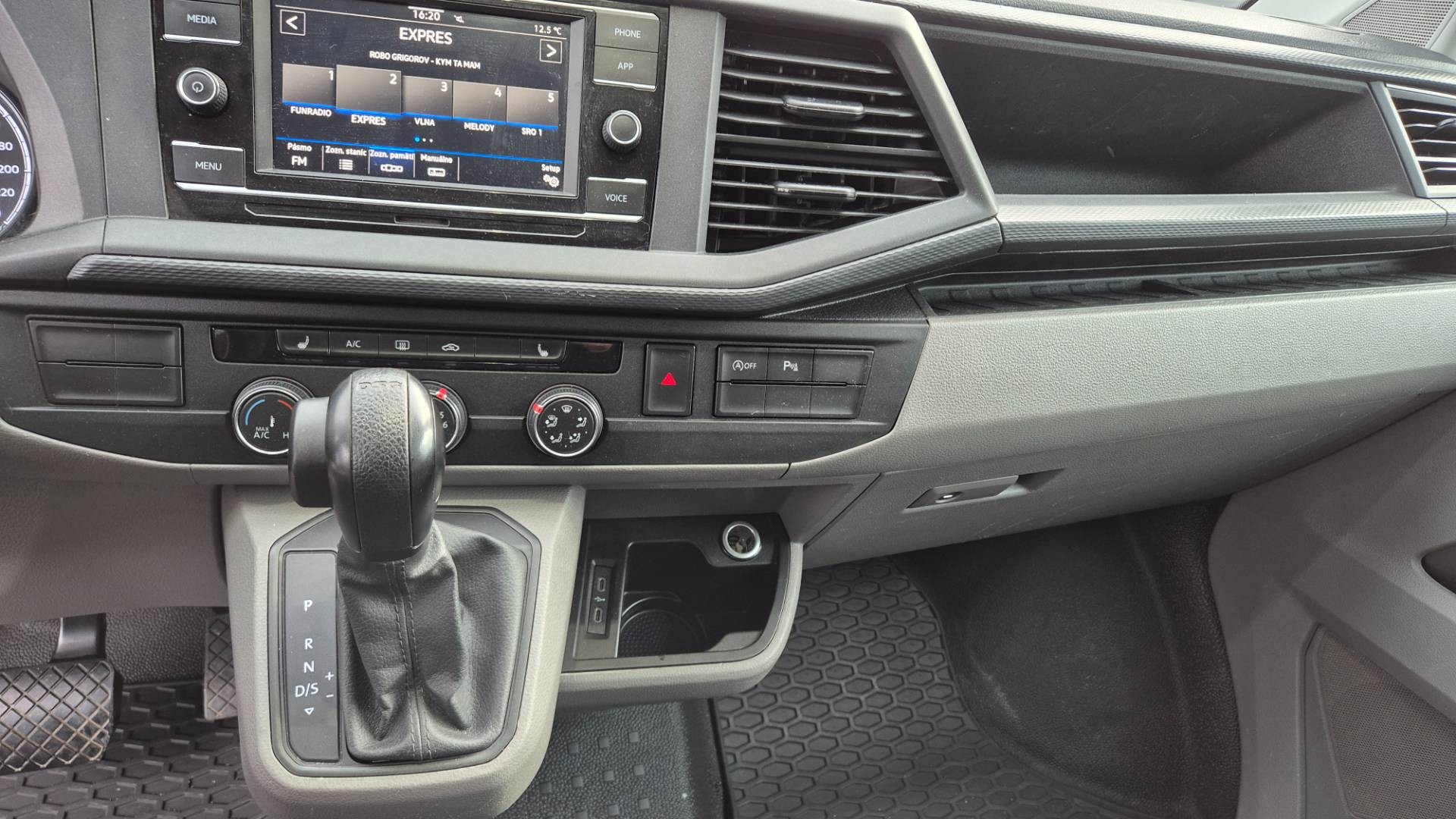 Volkswagen T6 Transporter 2.0 TDI 110KW 150 PS DSG 9 miest – Obrázok 32