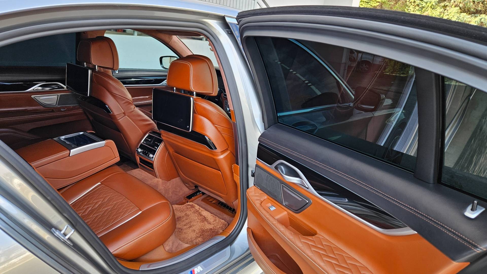 BMW Rad 7 750d xDrive A/T – Obrázok 38