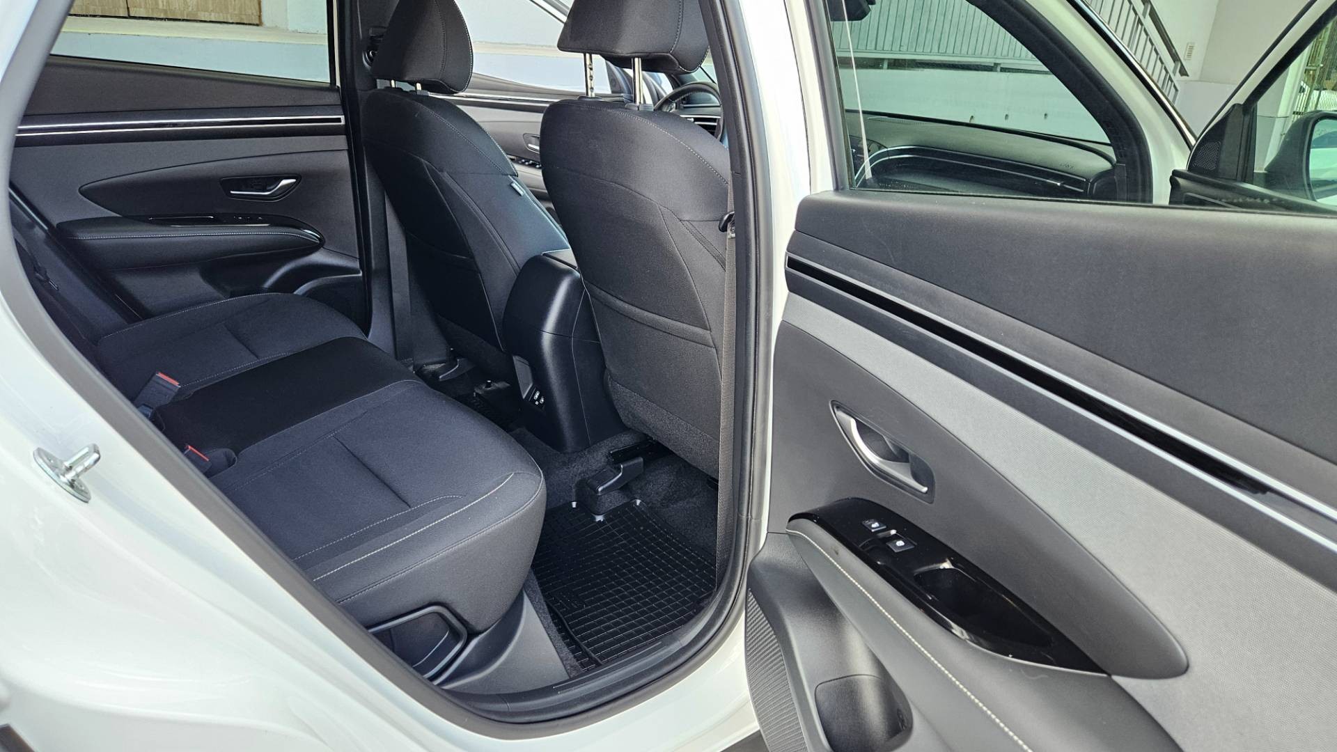 Hyundai Tucson 1.6 T-GDi Mild Hybrid Play 4x4 A/T – Obrázok 27