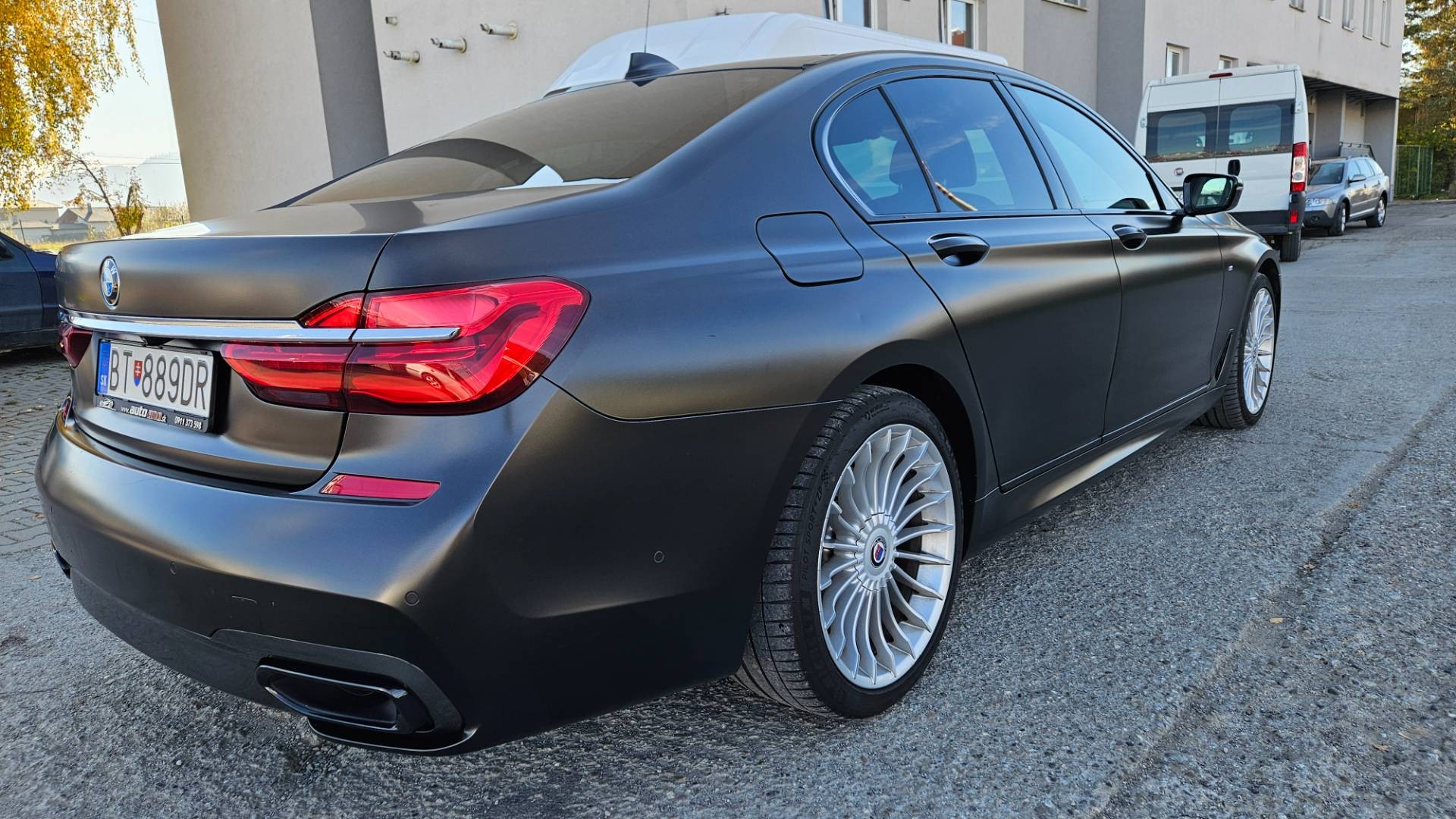 BMW Rad 7 740d xDrive M-PACKET individual – Obrázok 14