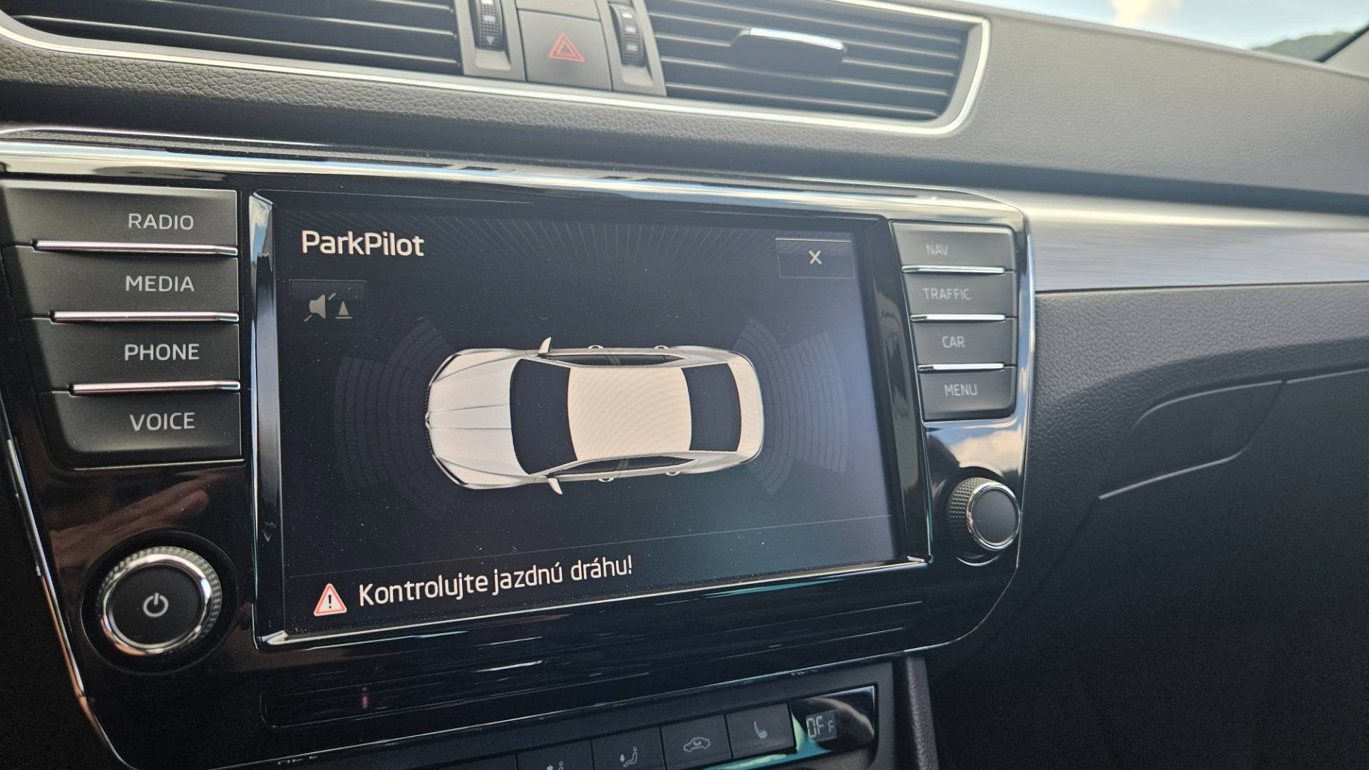 Škoda Superb 2.0 TDI 190k 4x4 Style DSG EU6 – Obrázok 41