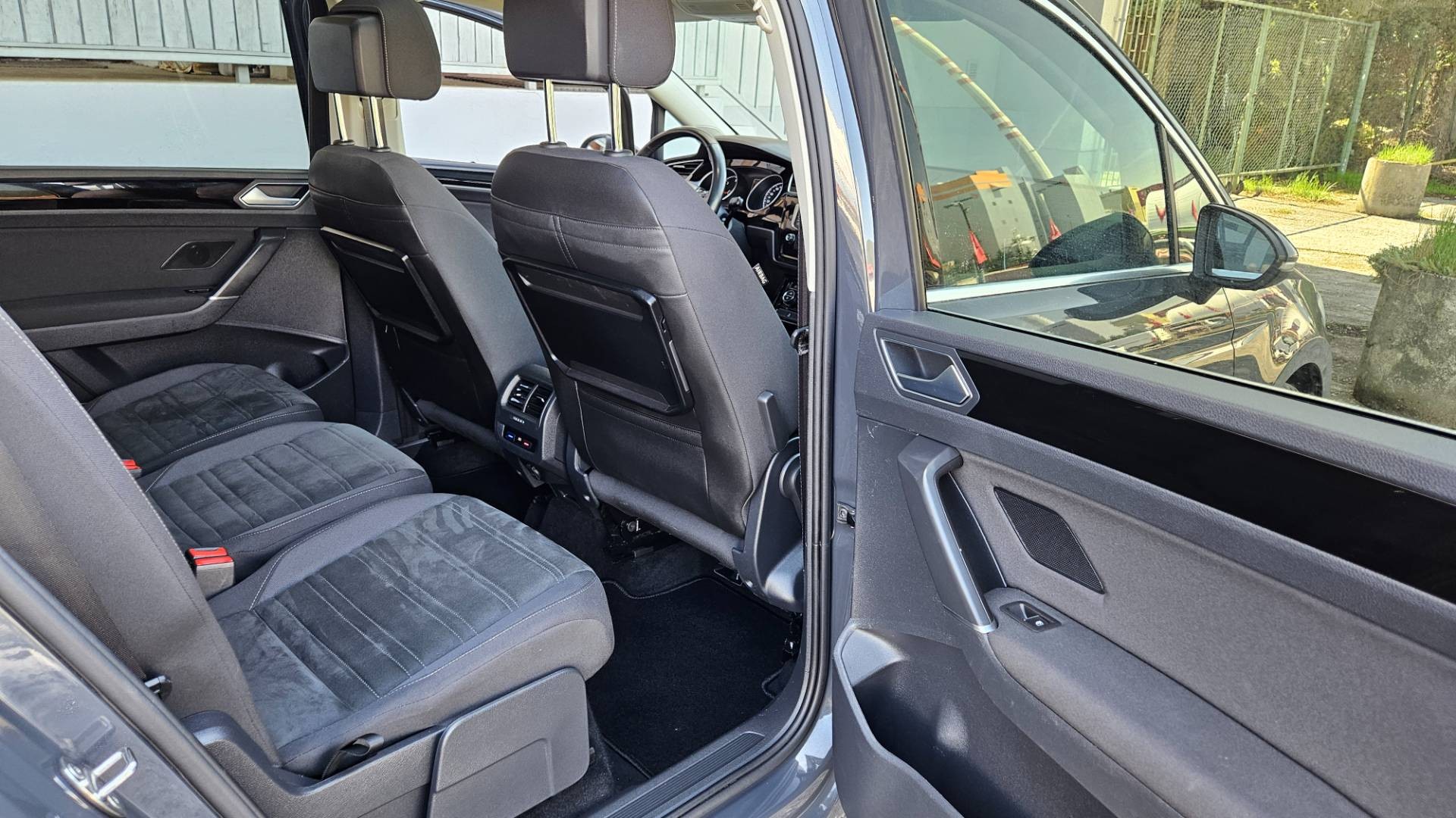 Volkswagen Touran 2.0 TDI SCR BMT 190k Highline DSG EU6 – Obrázok 27