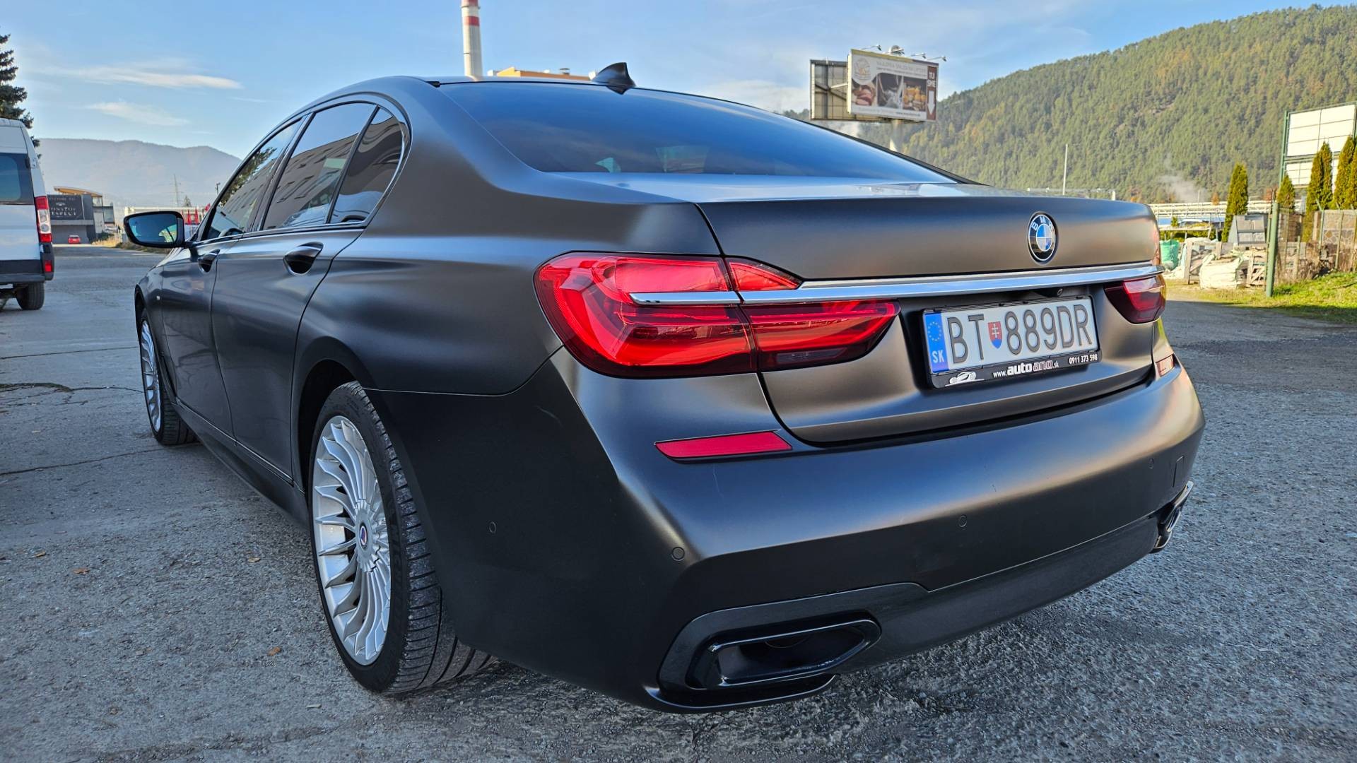 BMW Rad 7 740d xDrive M-PACKET individual – Obrázok 17