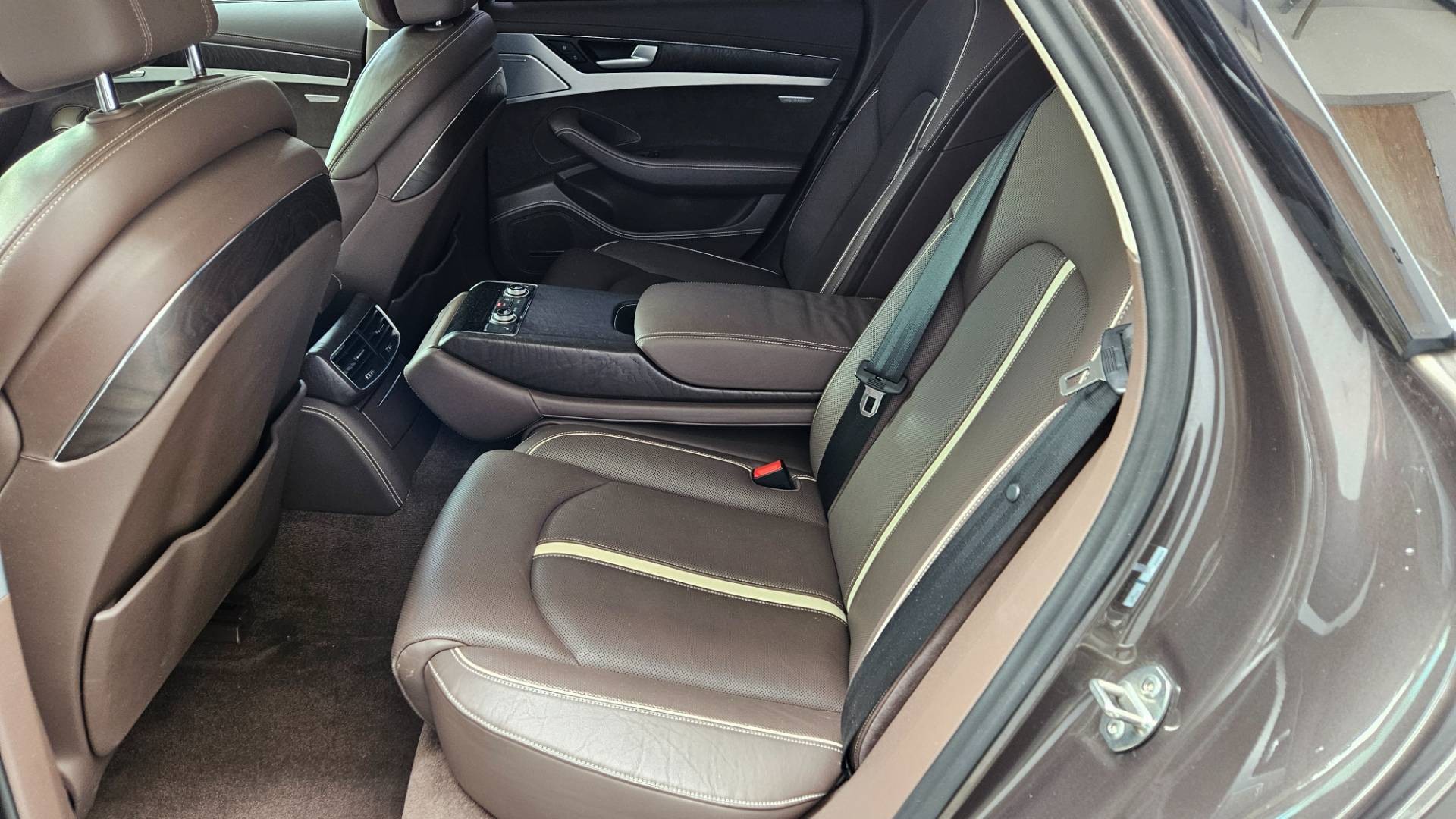 Audi A8 4.2 TDI V8 385k DPF quattro tiptronic – Obrázok 32