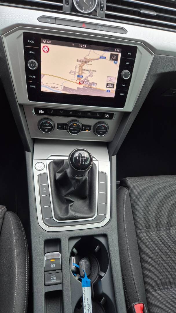 Volkswagen Passat Variant 2.0 TDI BMT Business Comfortline – Obrázok 32