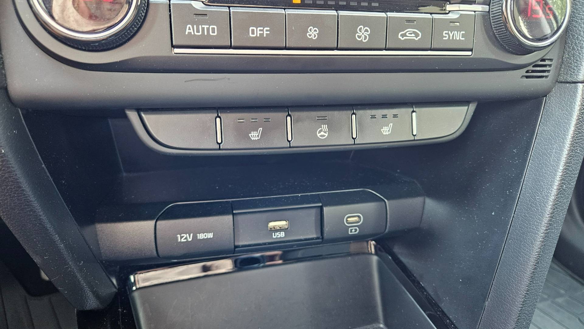 Kia Ceed SW 1.5 T-GDi Gold – Obrázok 23