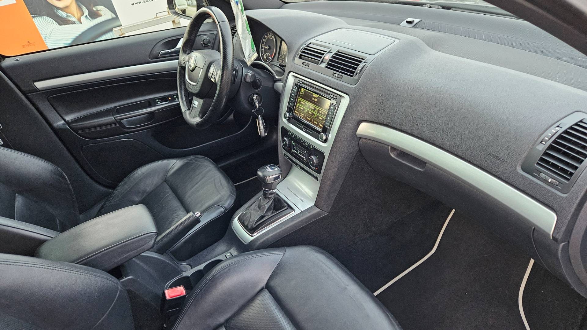 Škoda Octavia Combi 2.0 TDI CR DPF RS DSG – Obrázok 12