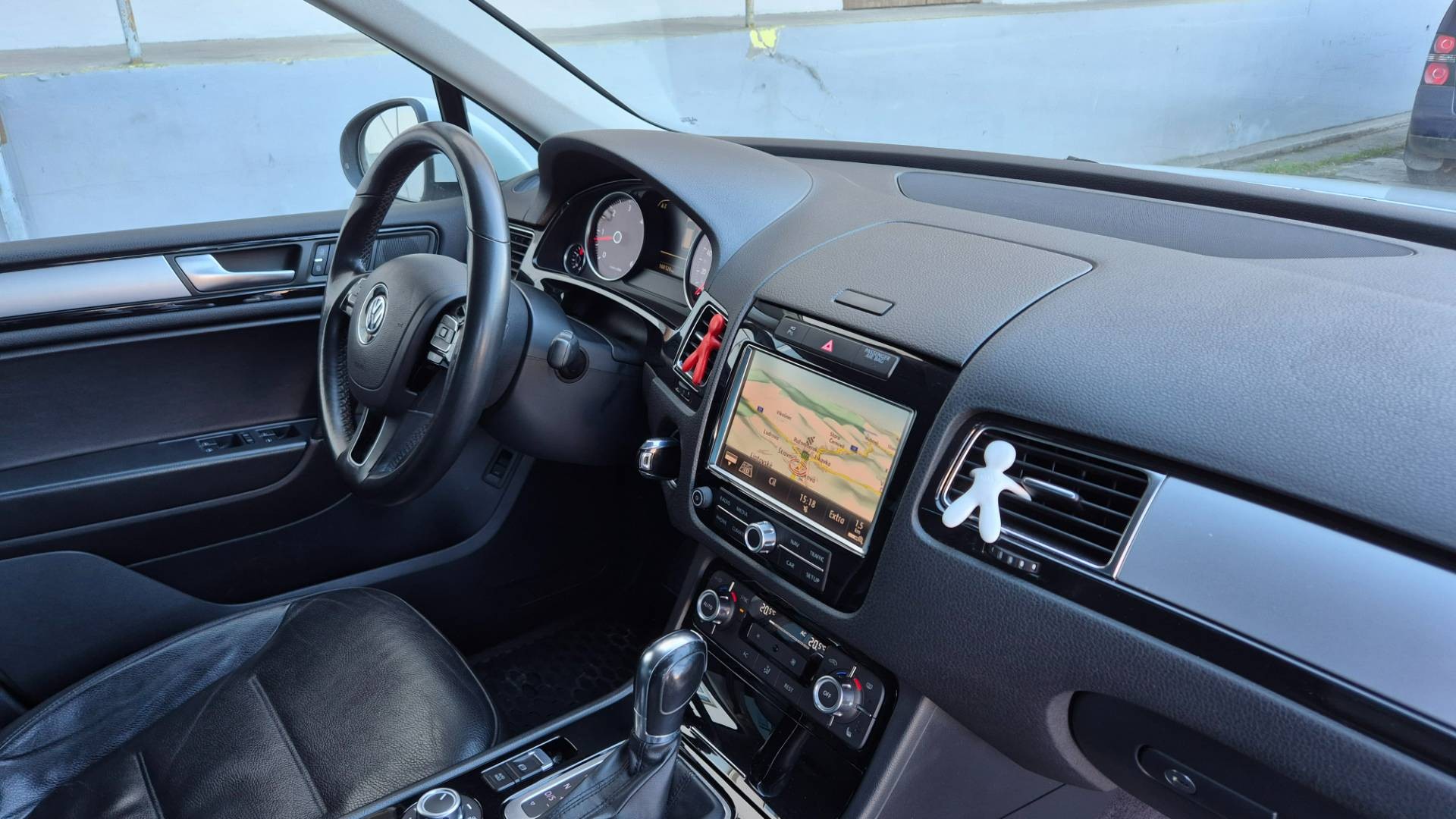 Volkswagen Touareg II 3.0 V6 TDI 240k BMT Premium 4XMOTION – Obrázok 16