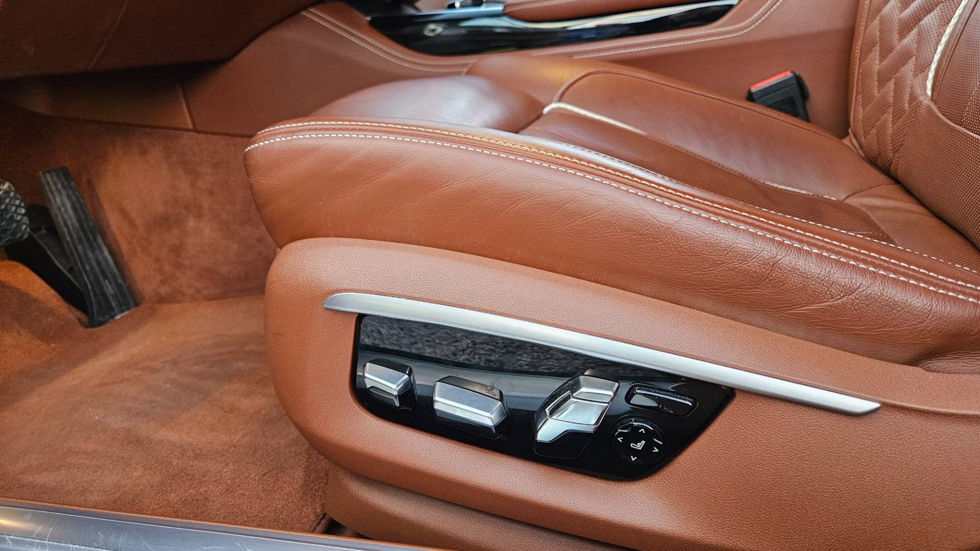 BMW Rad 7 740d xDrive M-PACKET individual – Obrázok 33