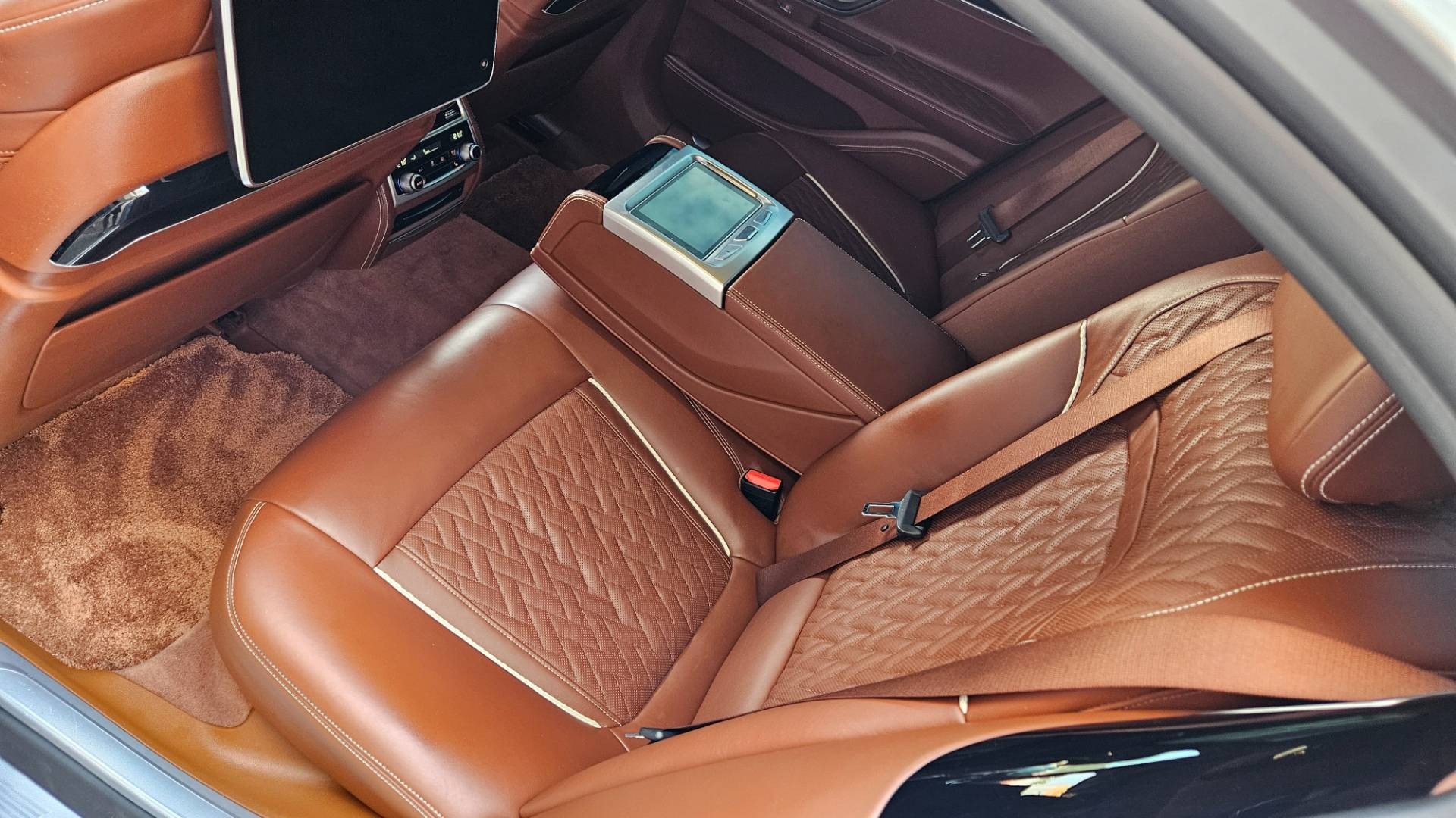 BMW Rad 7 750d xDrive A/T – Obrázok 28