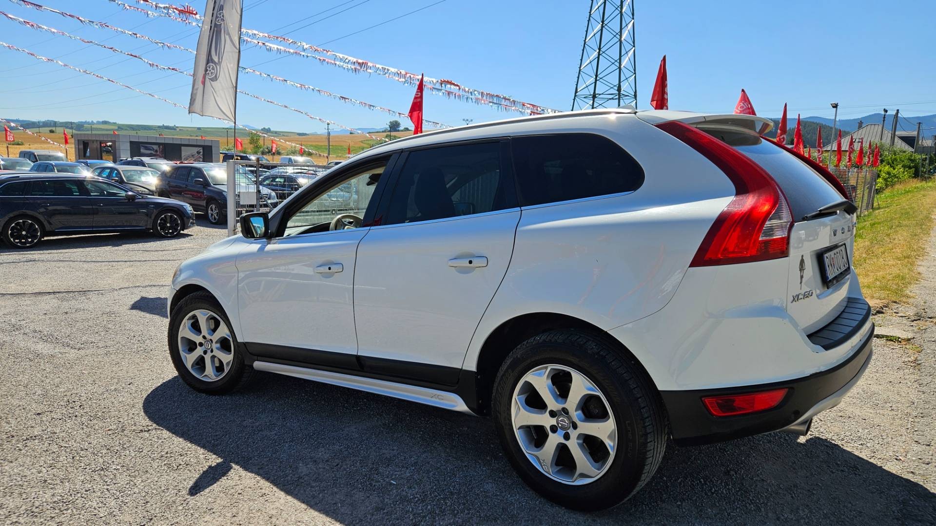 Volvo XC60 D5 (151kW) AWD Summum Geartronic – Obrázok 9