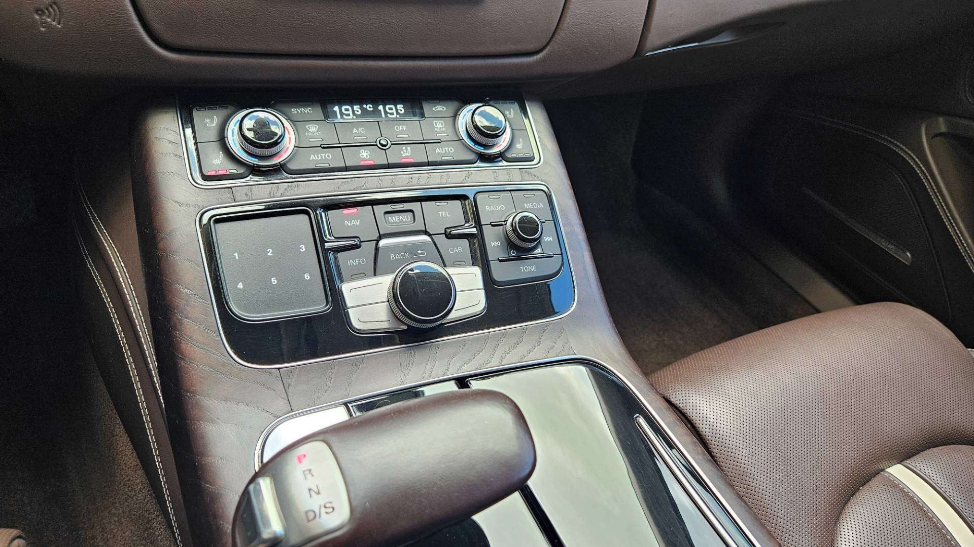 Audi A8 4.2 TDI V8 385k DPF quattro tiptronic – Obrázok 58