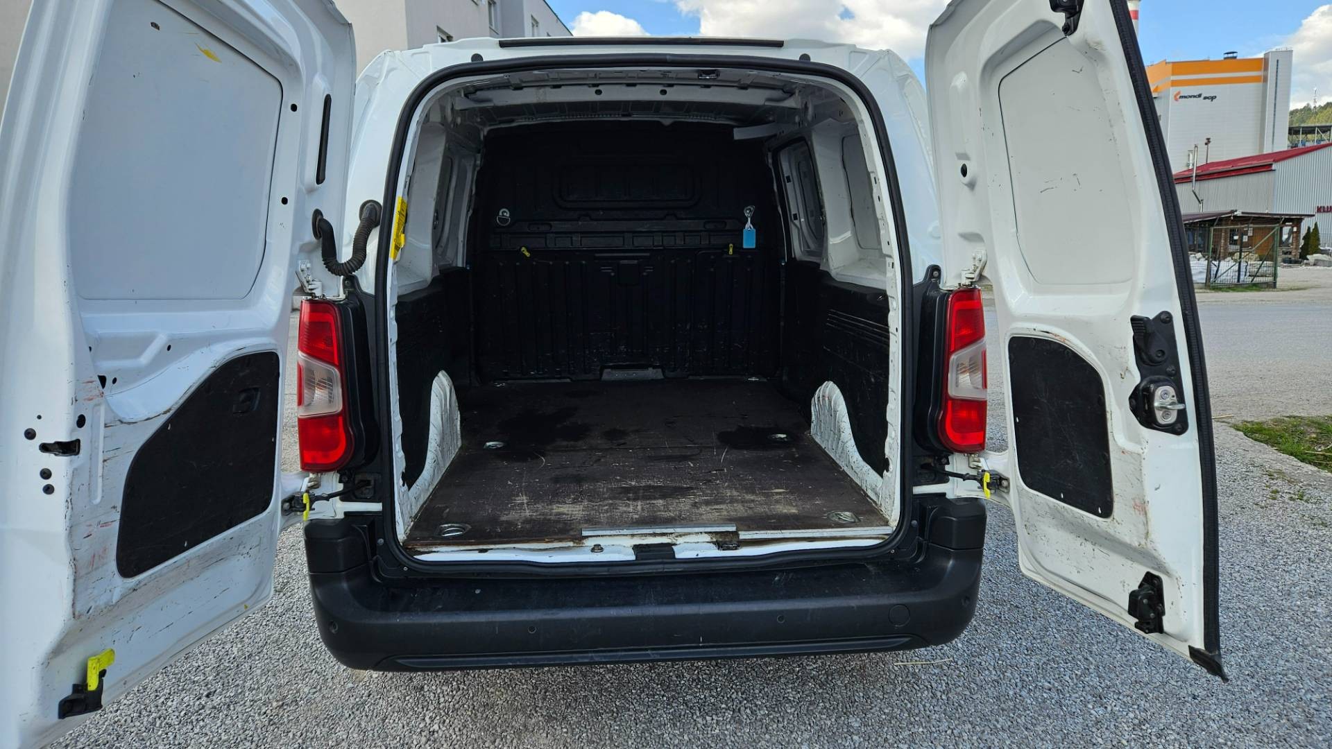 Citroën Berlingo Van 1.5 BlueHDi 102 L2 1000 Club – Obrázok 8