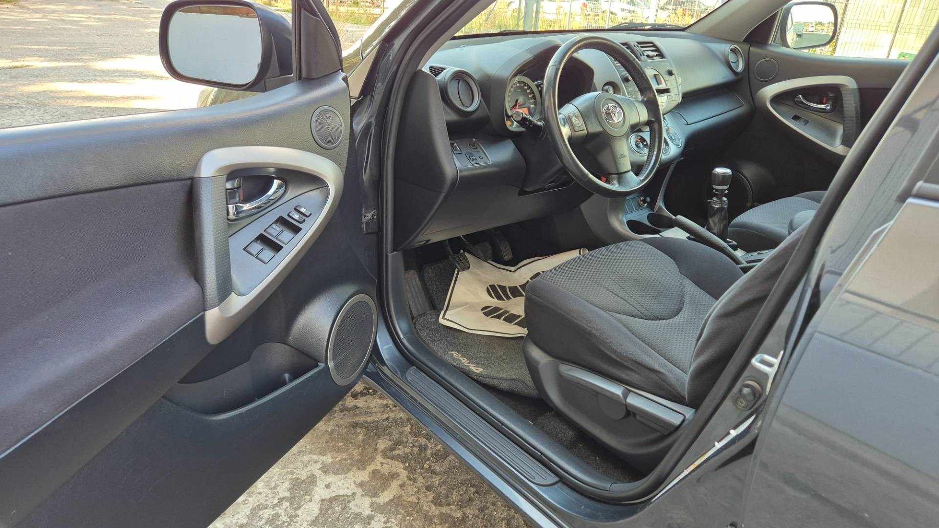 Toyota RAV4 2.2 D-4D 135 Base – Obrázok 28