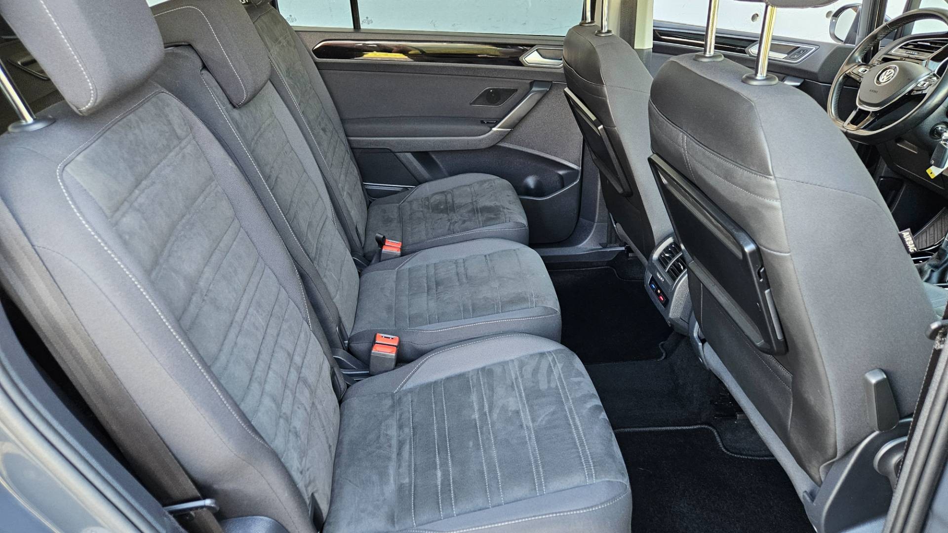 Volkswagen Touran 2.0 TDI SCR BMT 190k Highline DSG EU6 – Obrázok 28