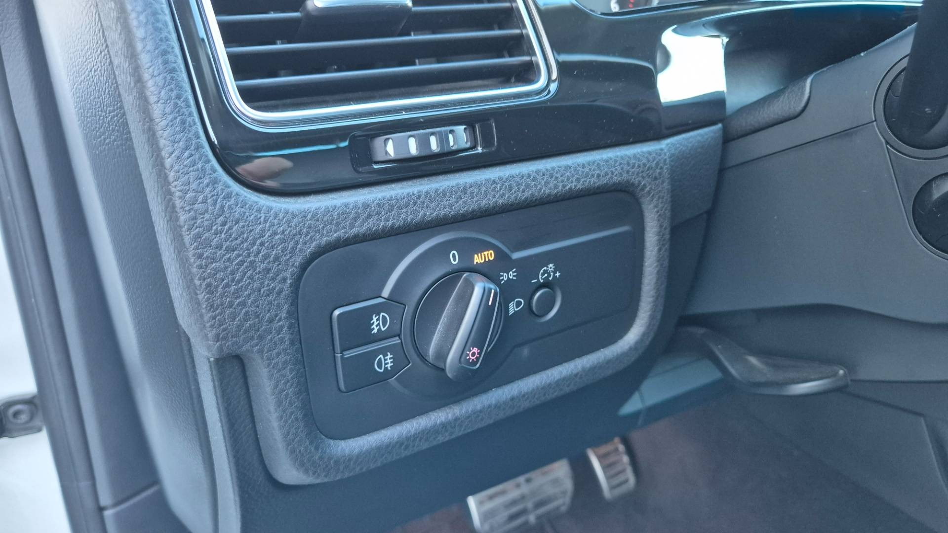 Volkswagen Touareg II 3.0 V6 TDI 240k BMT Premium 4XMOTION – Obrázok 25