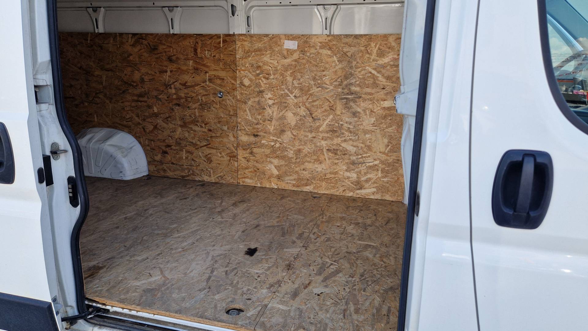 Citroën Jumper Furgon 2.2 BlueHDi 140k 35 L3H2 – Obrázok 16