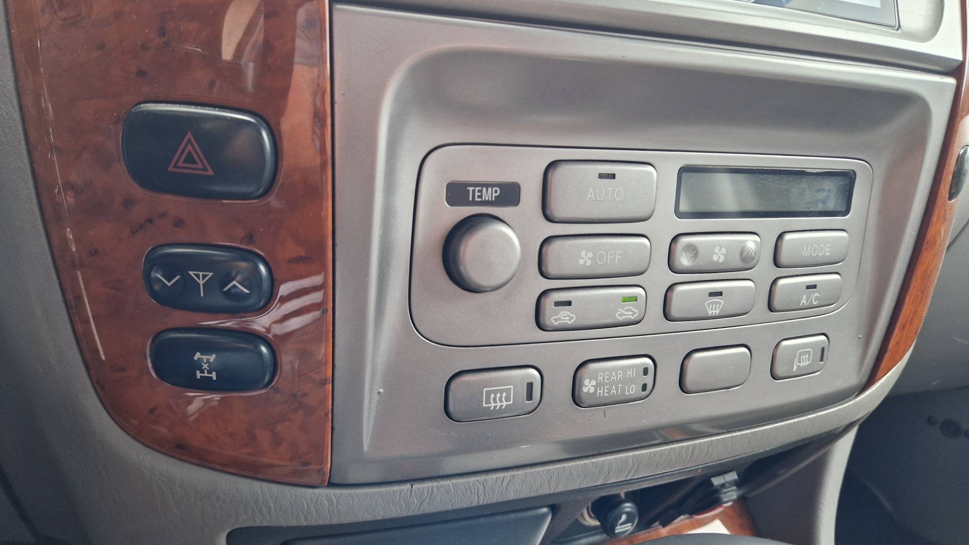 Toyota Land Cruiser 100 4.2 TD Luxor A/T – Obrázok 40