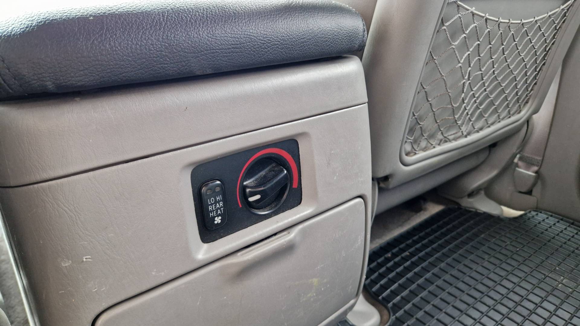 Toyota Land Cruiser 100 4.2 TD Luxor A/T – Obrázok 26