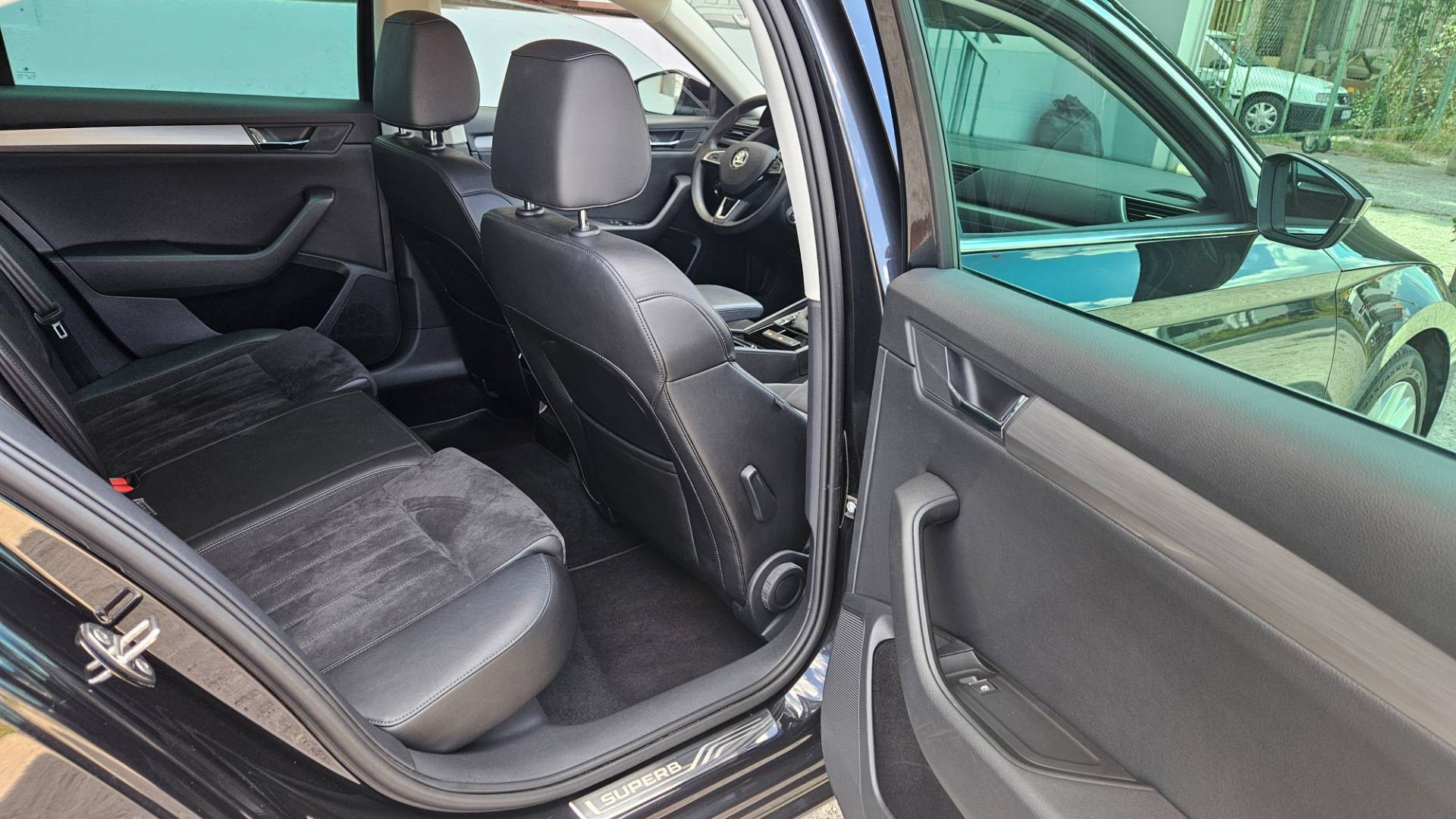 Škoda Superb 2.0 TDI 190k 4x4 Style DSG EU6 – Obrázok 28