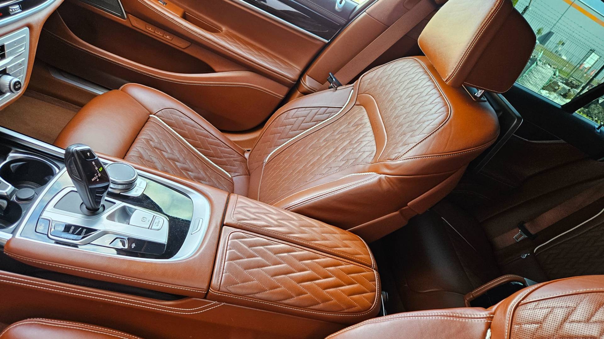 BMW Rad 7 750d xDrive A/T – Obrázok 34