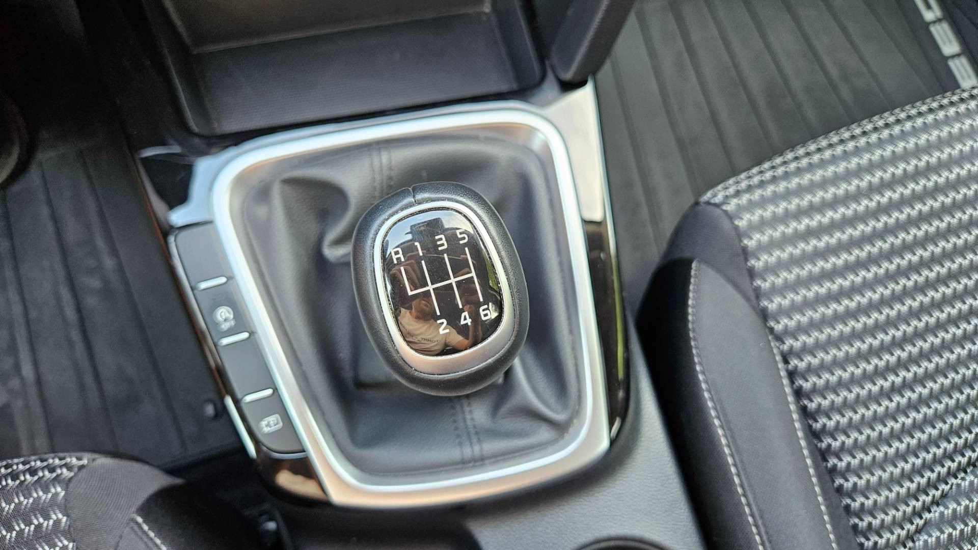 Kia Ceed SW 1.5 T-GDi Gold – Obrázok 21