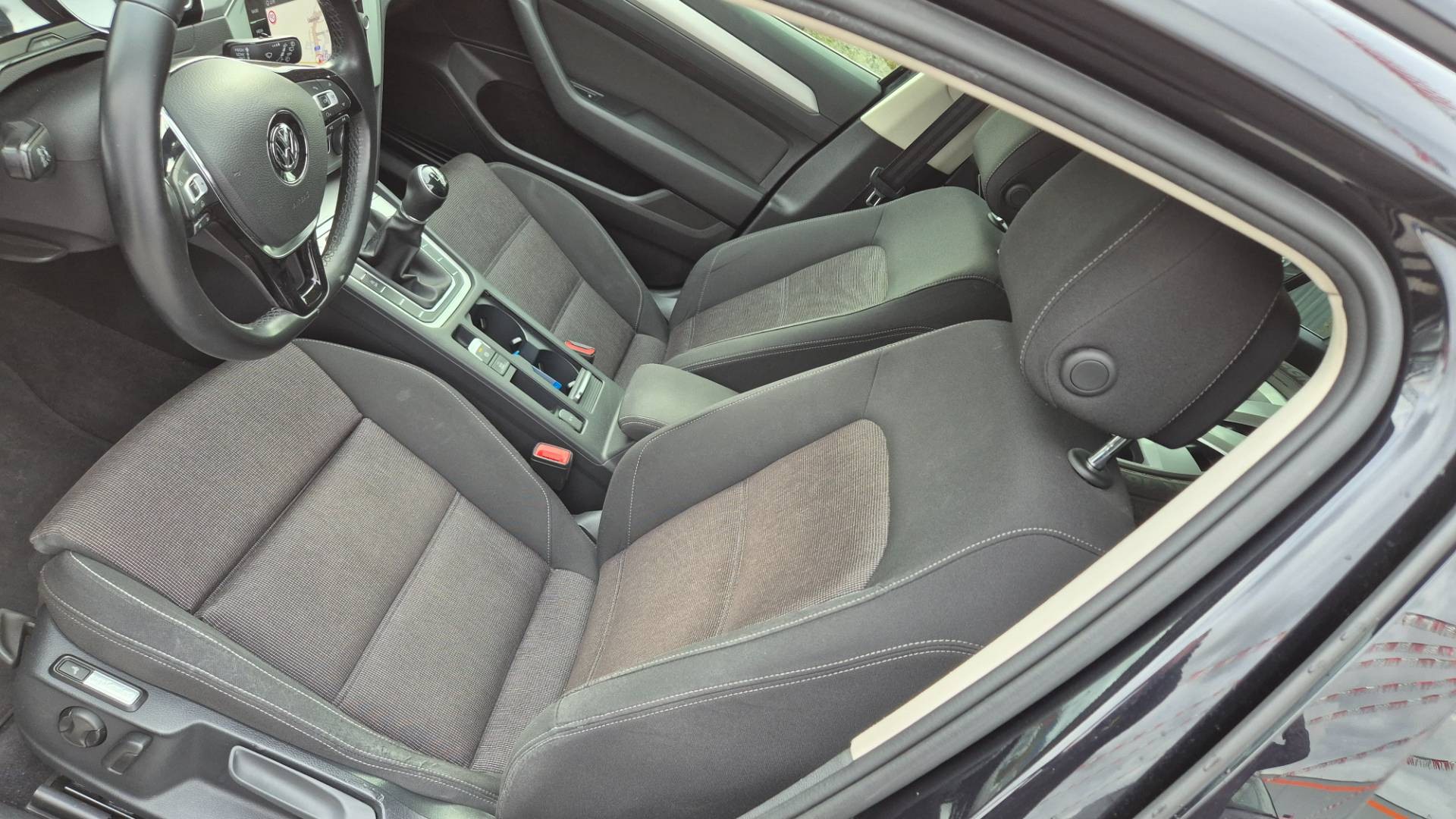 Volkswagen Passat Variant 2.0 TDI BMT Business Comfortline – Obrázok 28