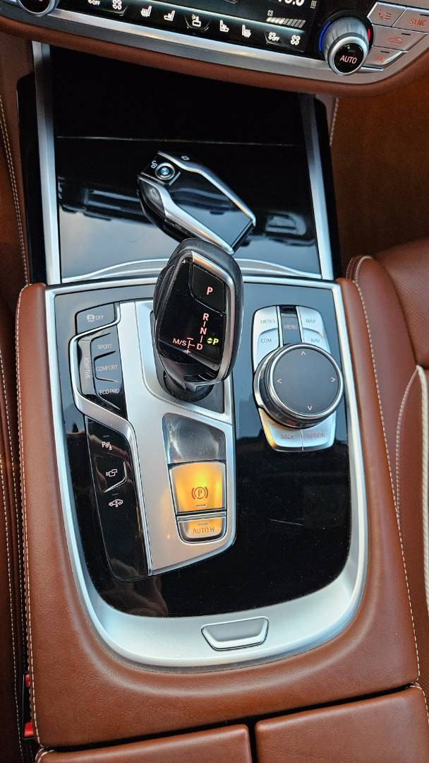 BMW Rad 7 740d xDrive M-PACKET individual – Obrázok 50