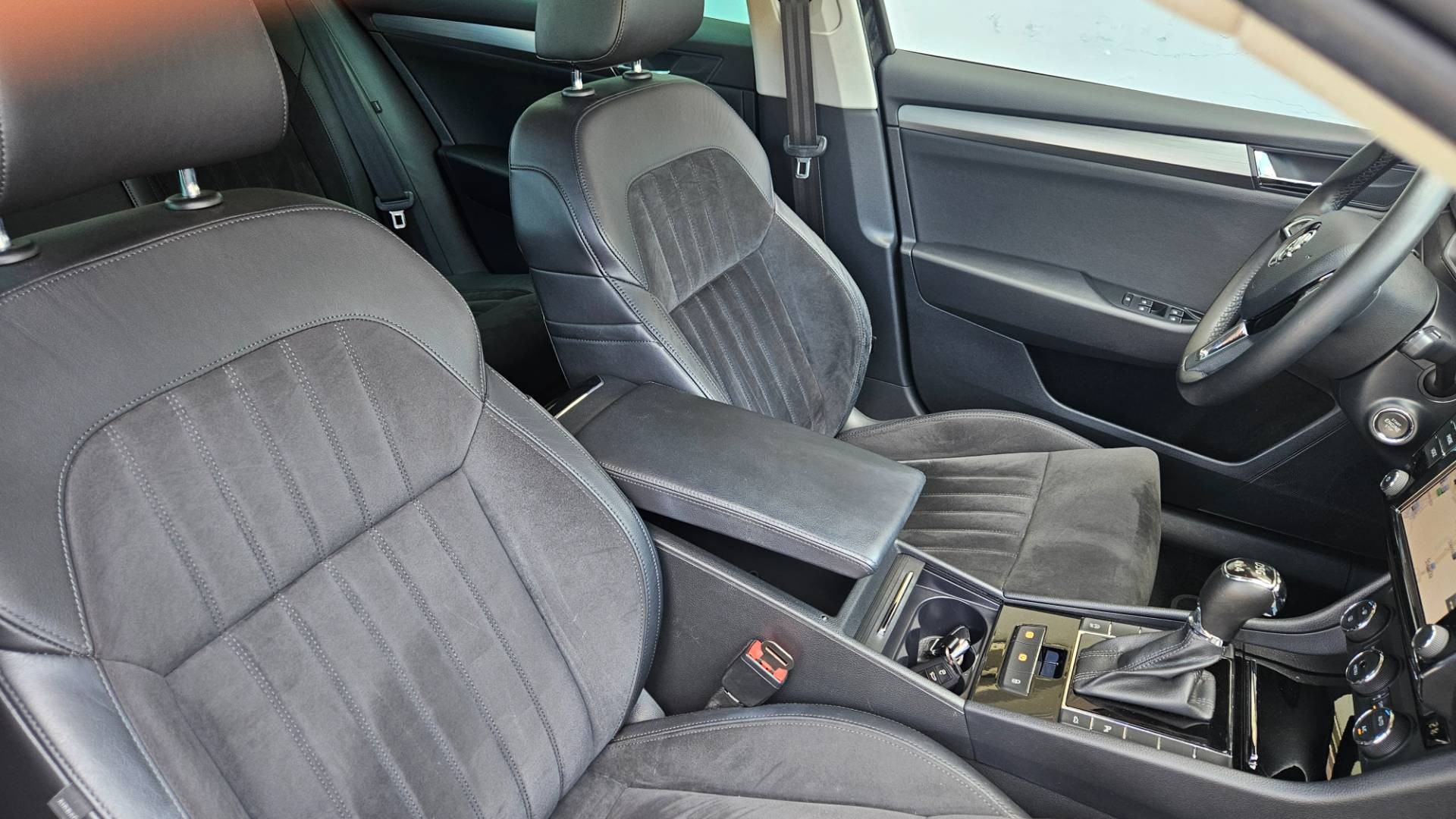 Škoda Superb 2.0 TDI 190k 4x4 Style DSG EU6 – Obrázok 31