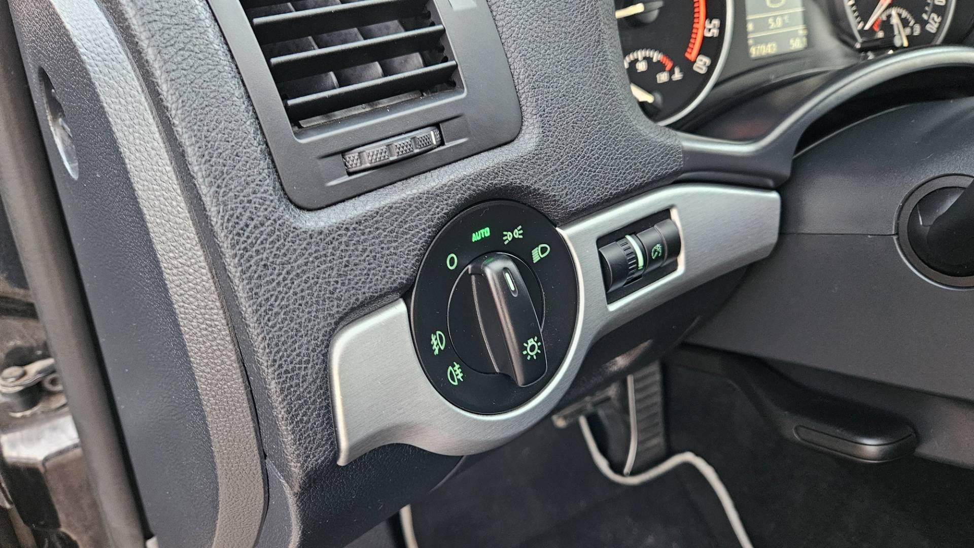 Škoda Octavia Combi 2.0 TDI CR DPF RS DSG – Obrázok 18